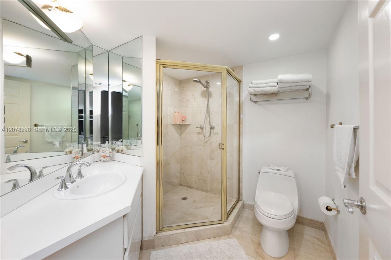 16711 Collins Ave, Unit 907, Sunny Isles Beach, FL 33160 Photo
