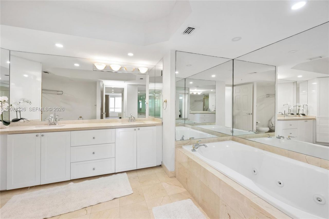 16711 Collins Ave, Unit 907, Sunny Isles Beach, FL 33160 Photo