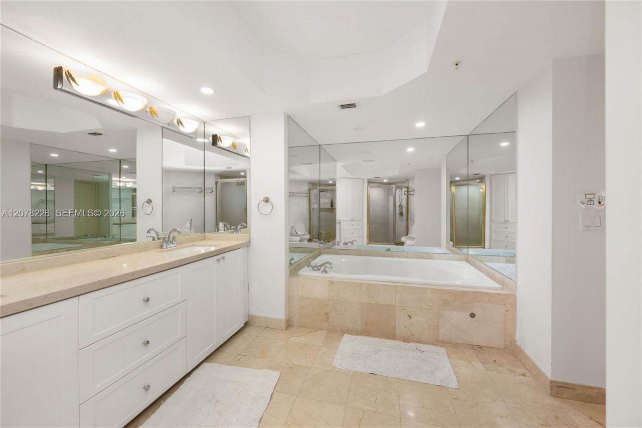 16711 Collins Ave, Unit 907, Sunny Isles Beach, FL 33160 Photo