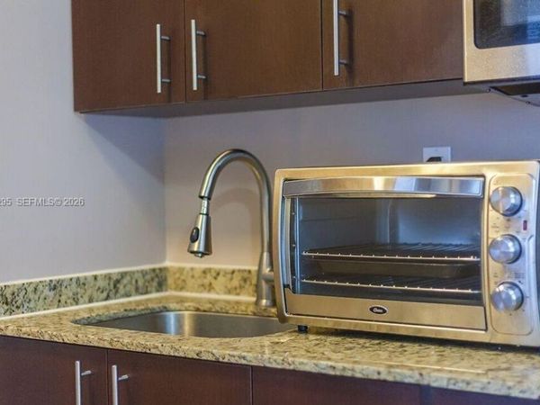 1752 NW 1st St , Unit 1, Miami, FL 33125