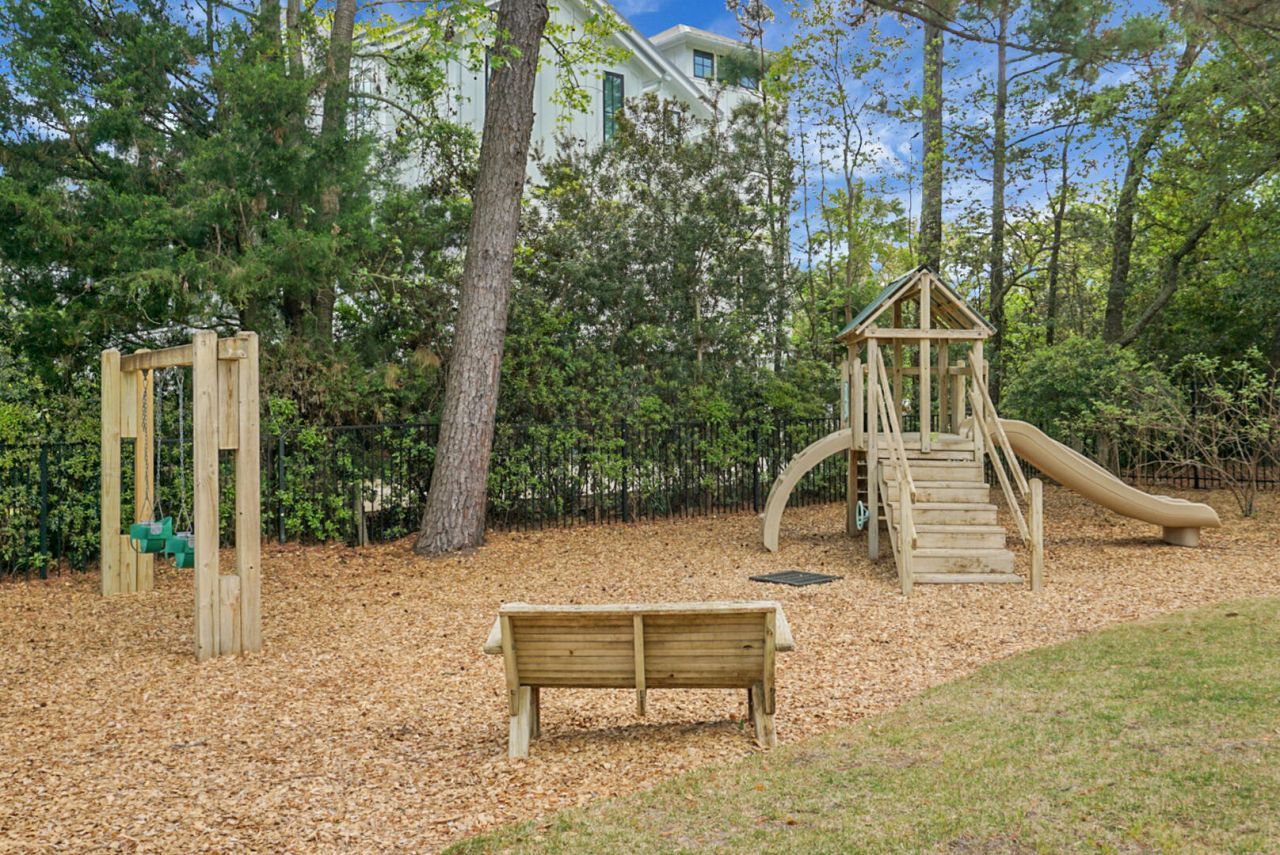 1307 Chardon Commons Photo 80