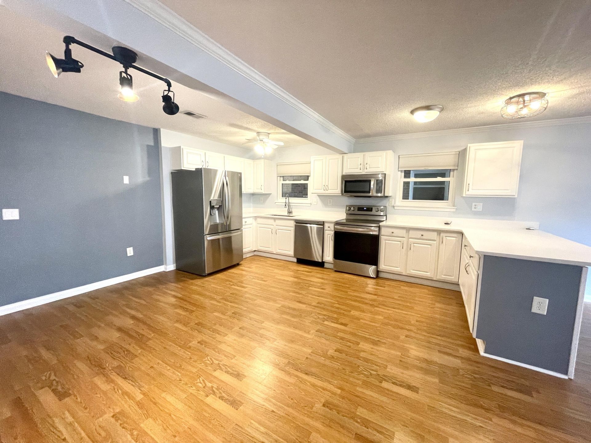 415 Parkdale Drive Photo 10