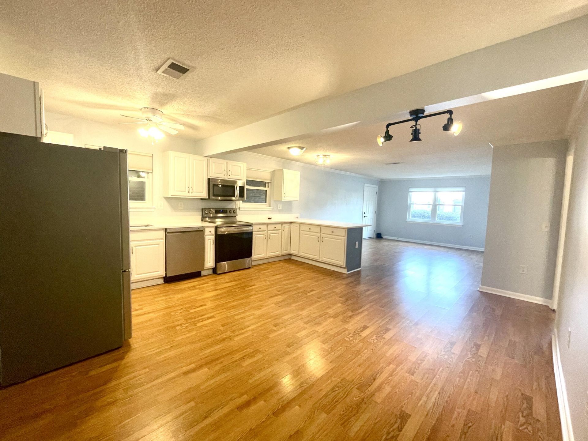 415 Parkdale Drive Photo 11