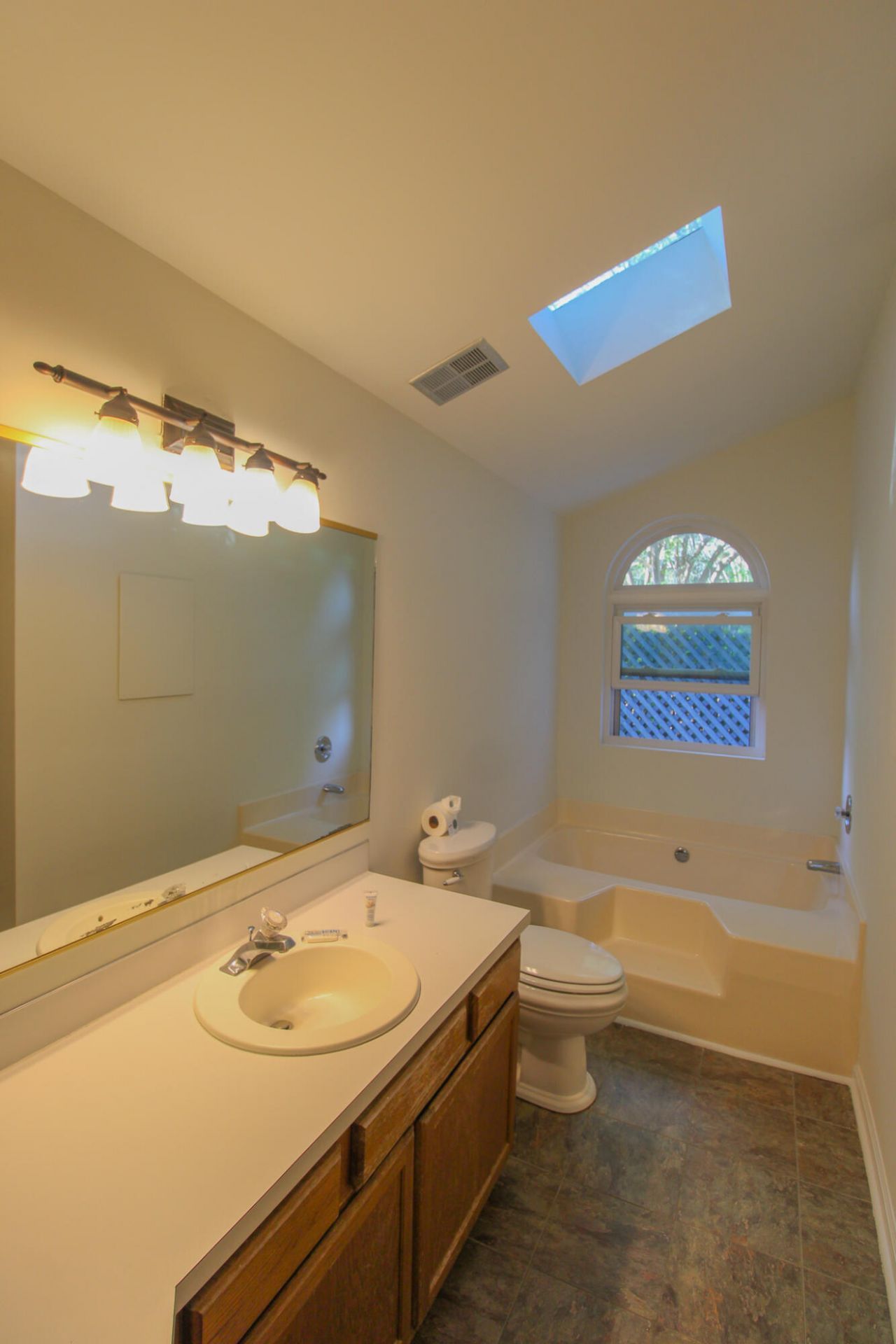 1240 Llewellyn Road Photo 9