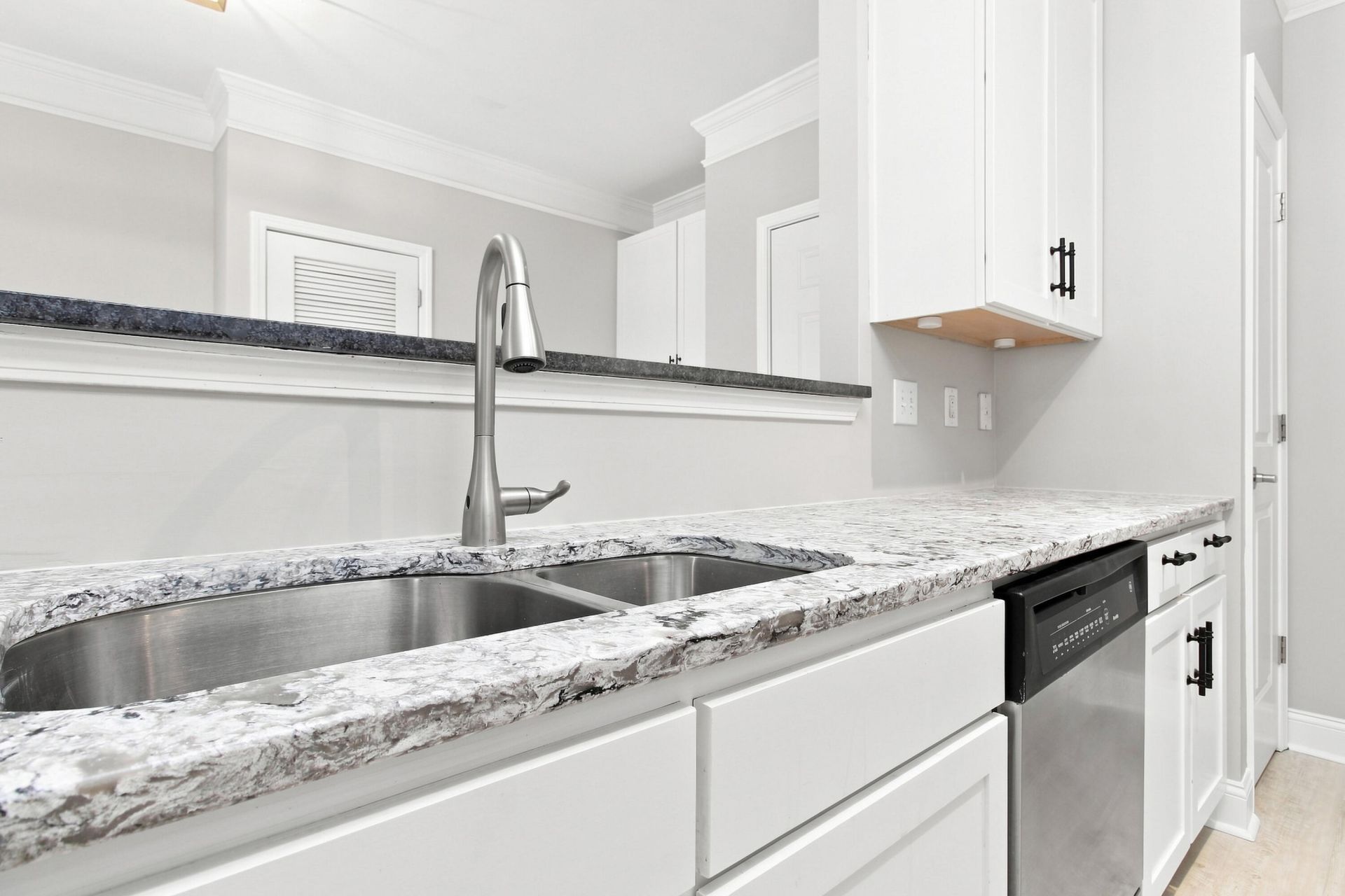 1755 Central Park Road Photo 8