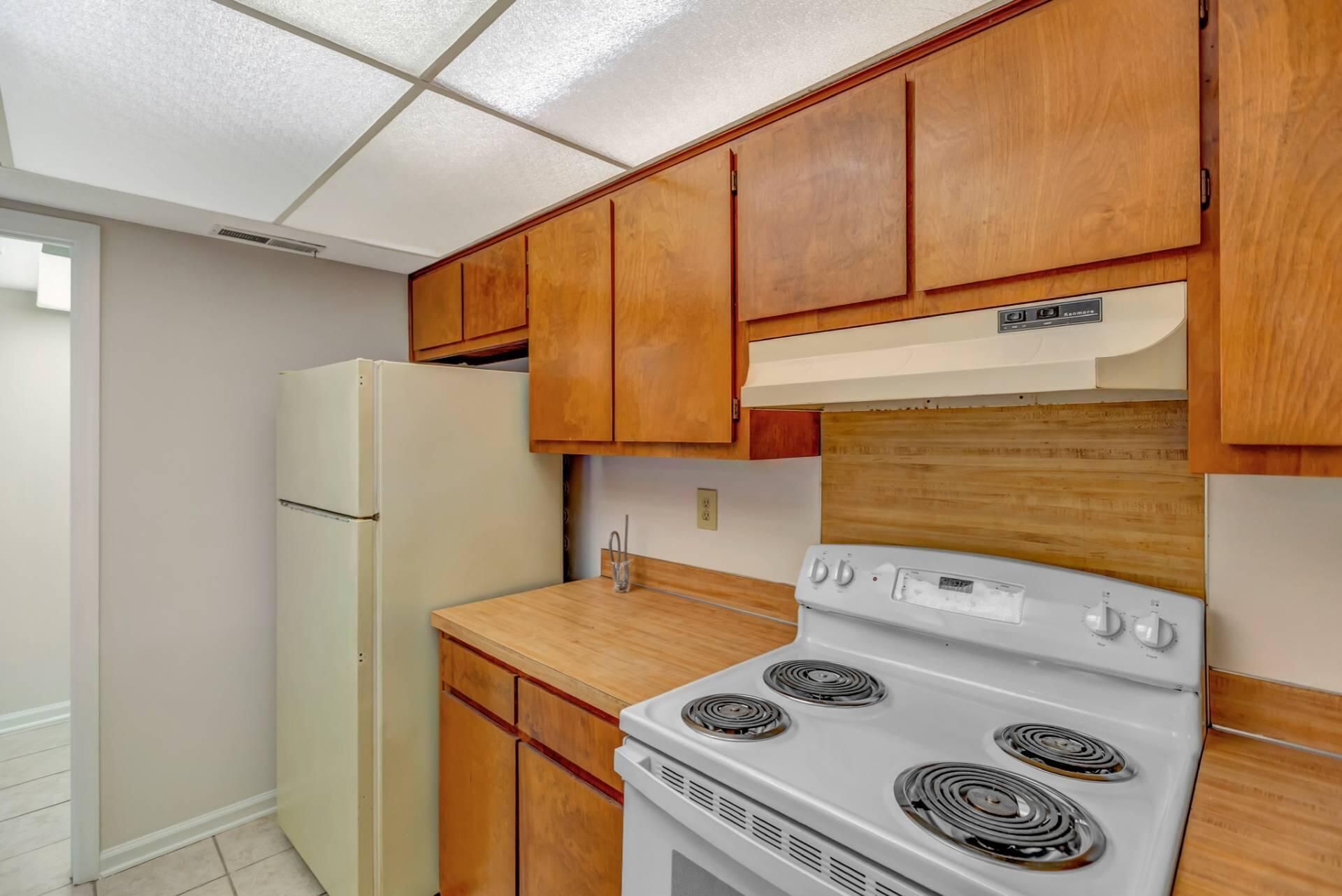 593 Travelers Boulevard Photo 11