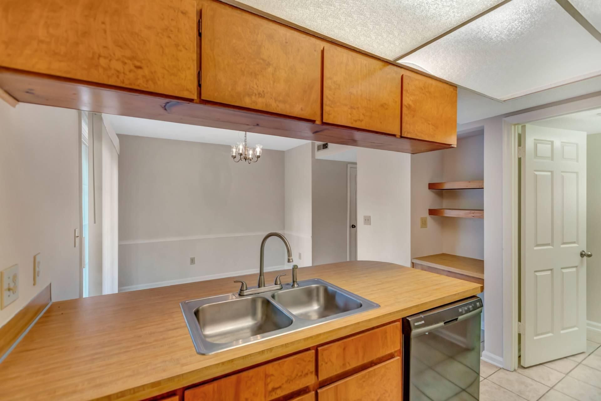593 Travelers Boulevard Photo 12