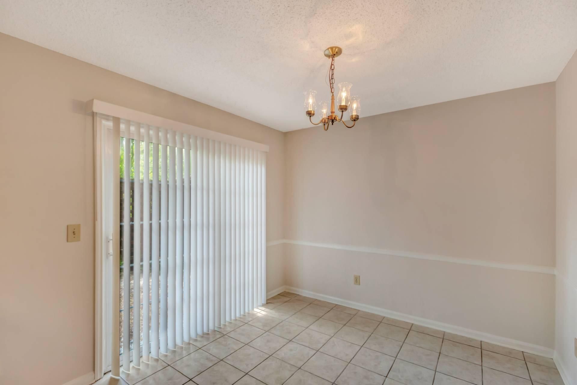 593 Travelers Boulevard Photo 15