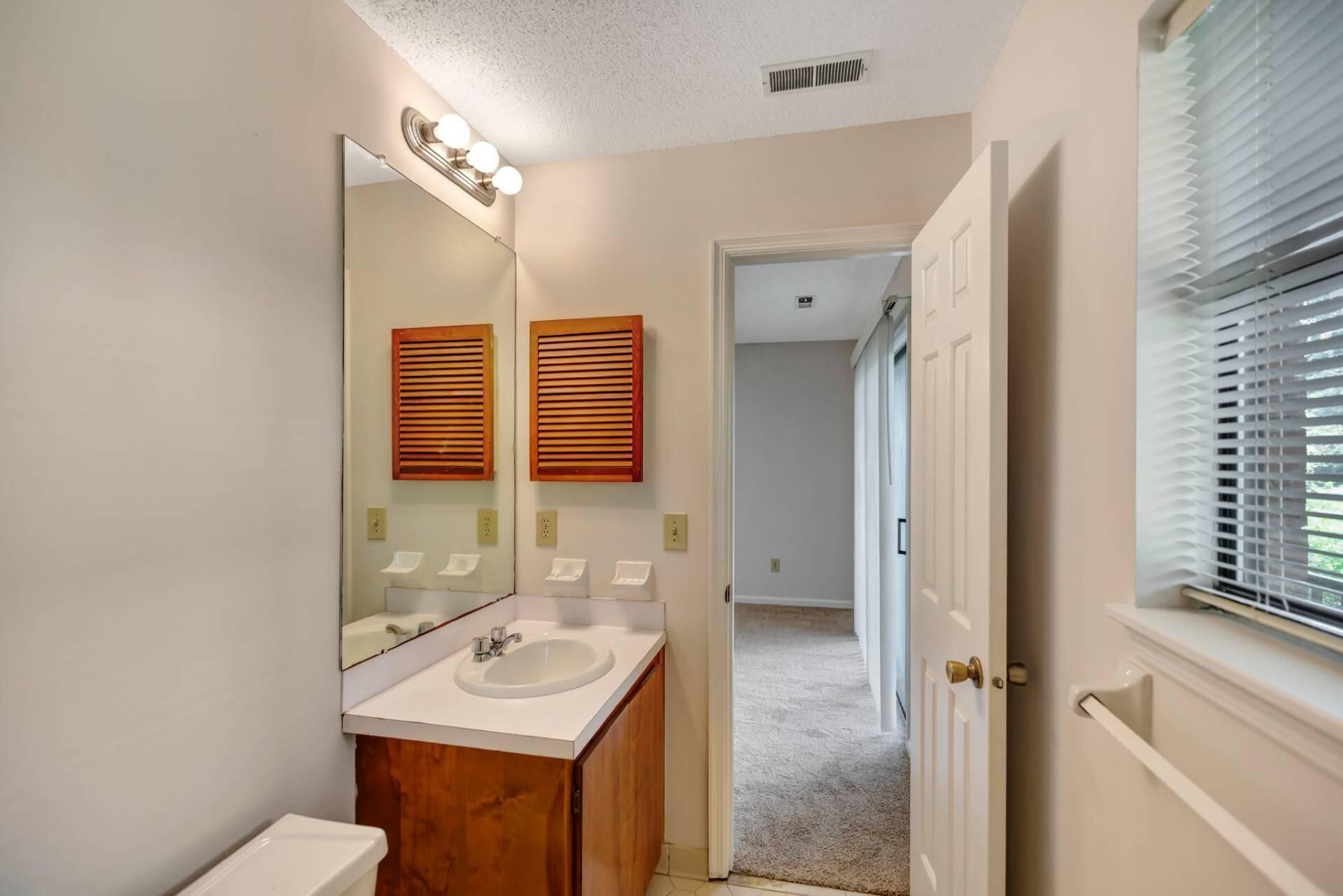 593 Travelers Boulevard Photo 20