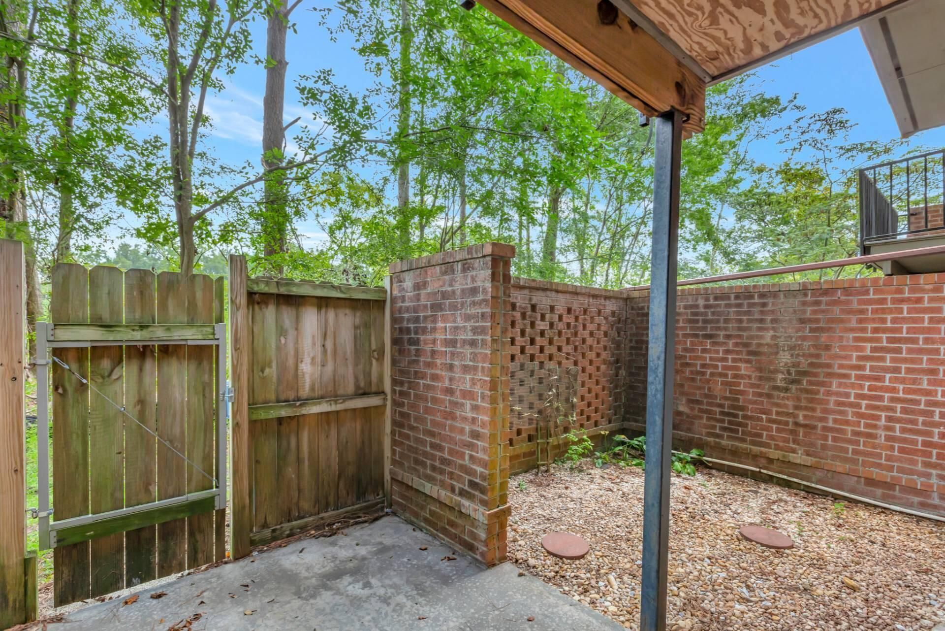 593 Travelers Boulevard Photo 32