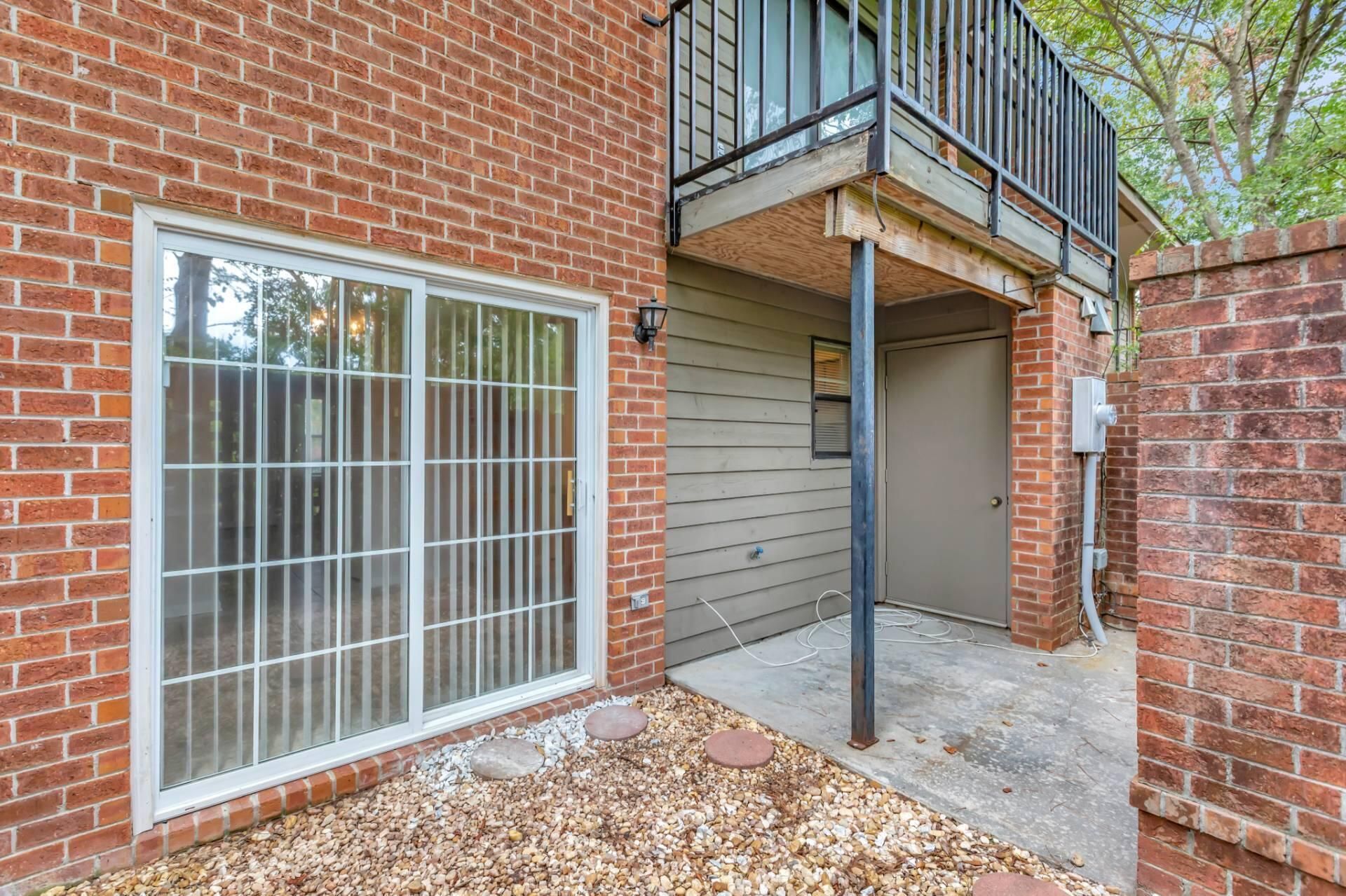 593 Travelers Boulevard Photo 33