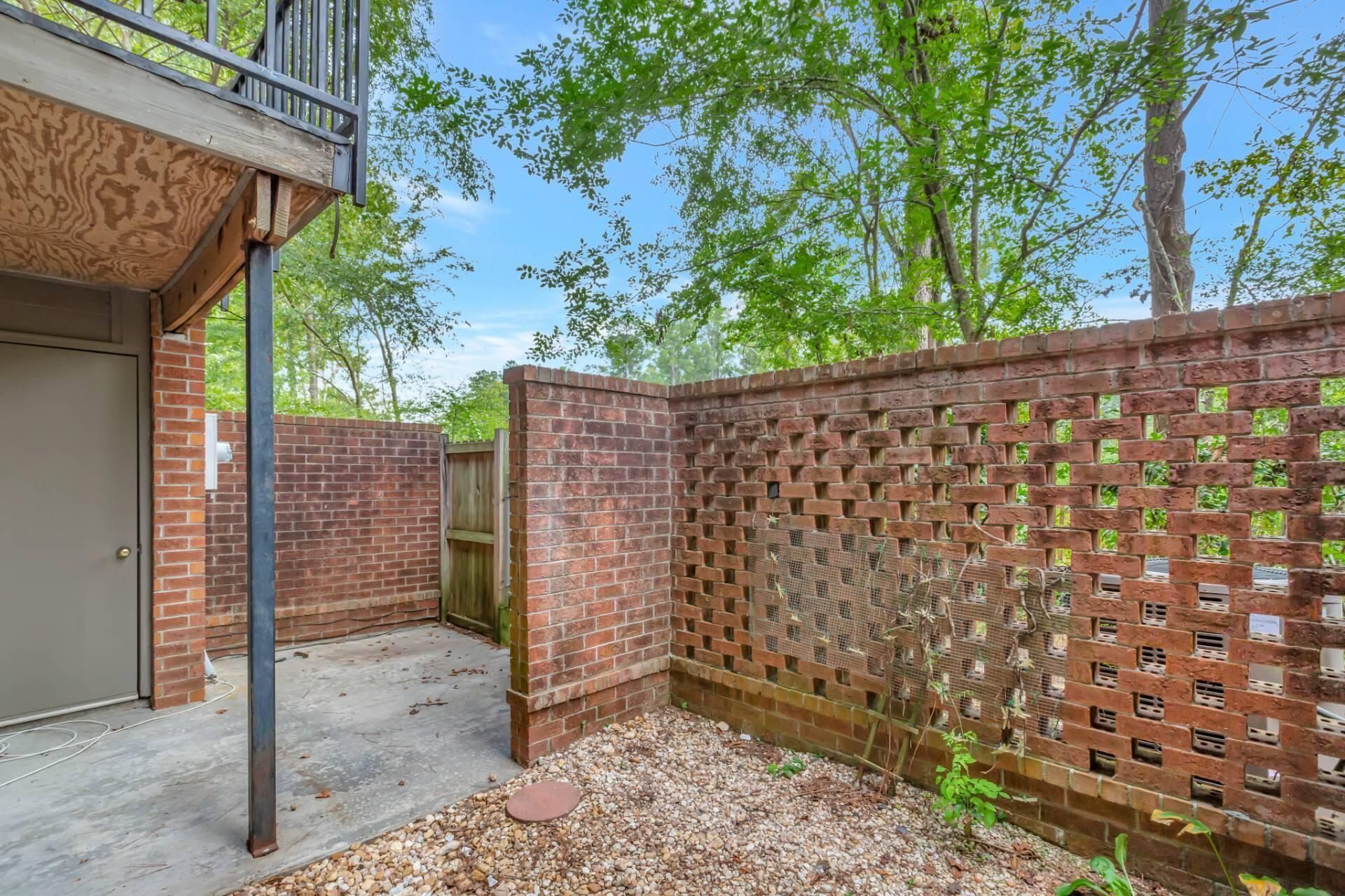 593 Travelers Boulevard Photo 34