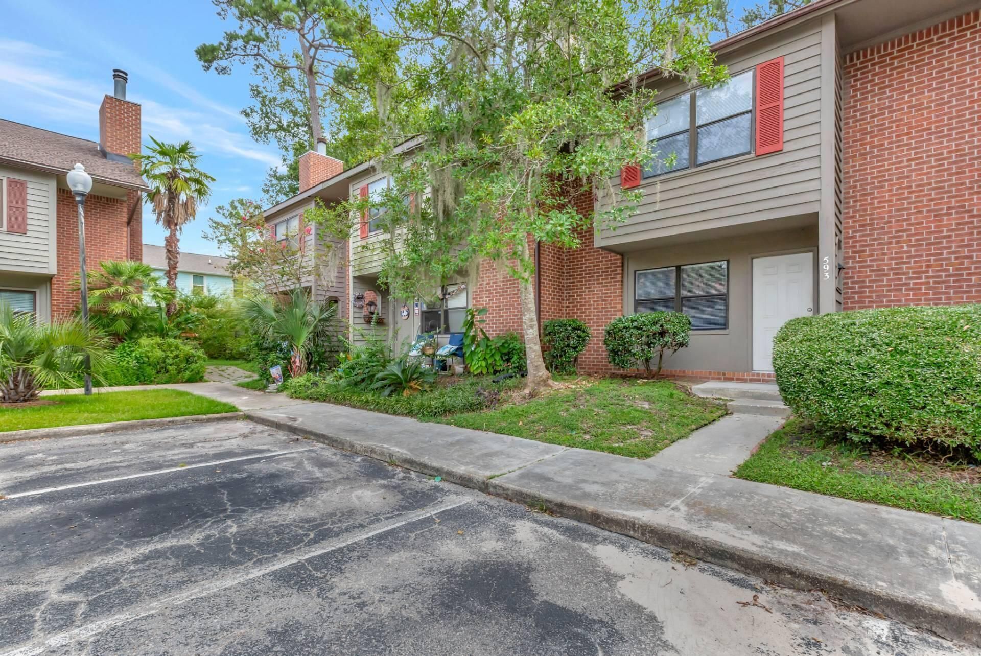 593 Travelers Boulevard Photo 5