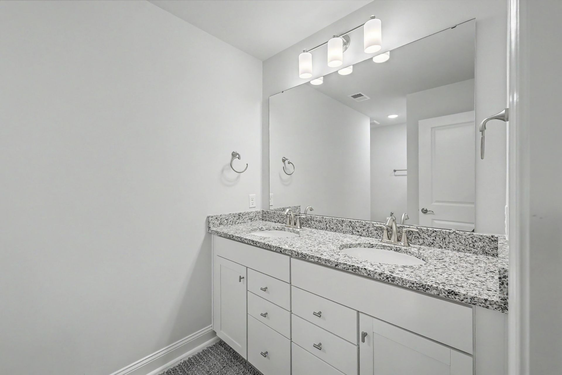 8020 Cheverie Court Photo 40