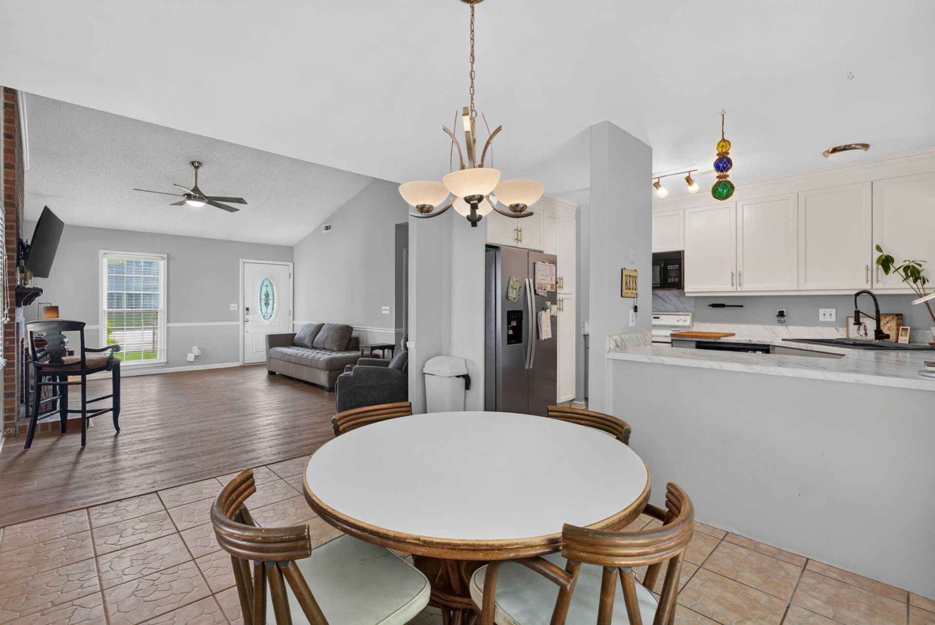 110 Kings Court Photo 12