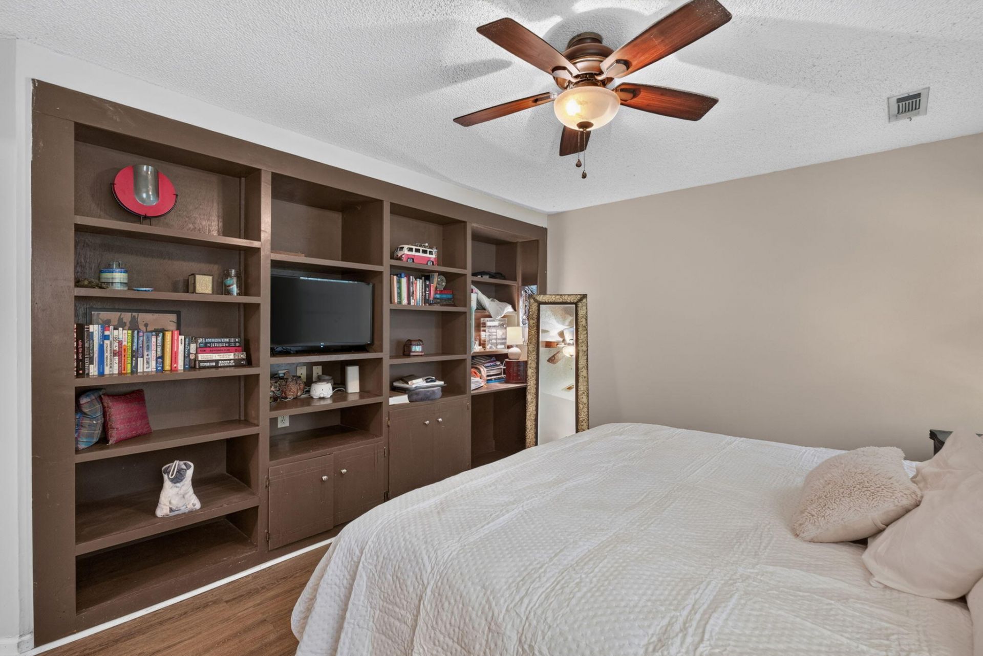 110 Kings Court Photo 18