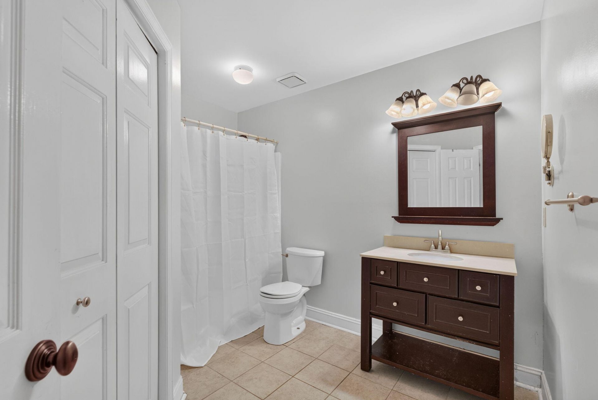 110 Kings Court Photo 19