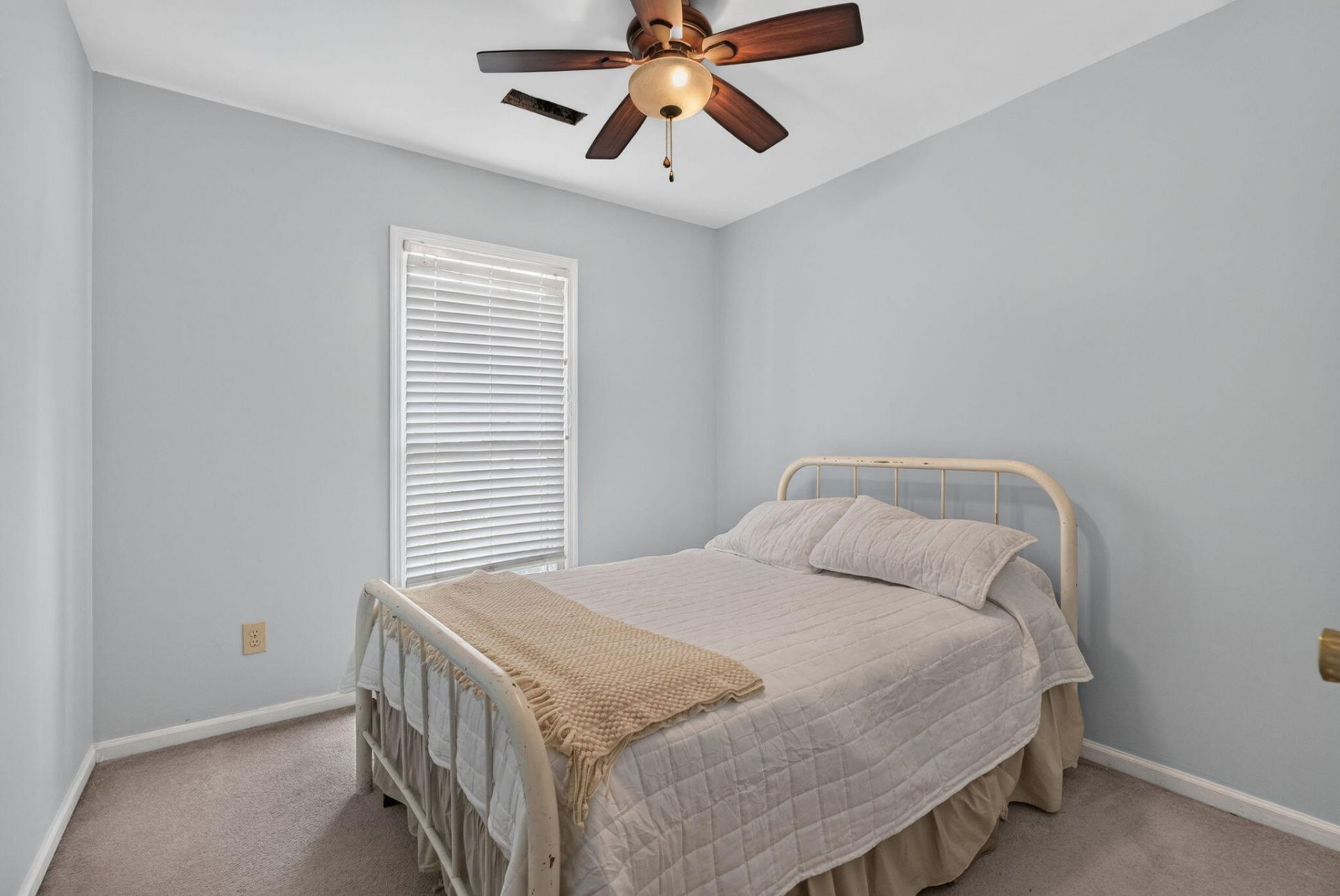 110 Kings Court Photo 20