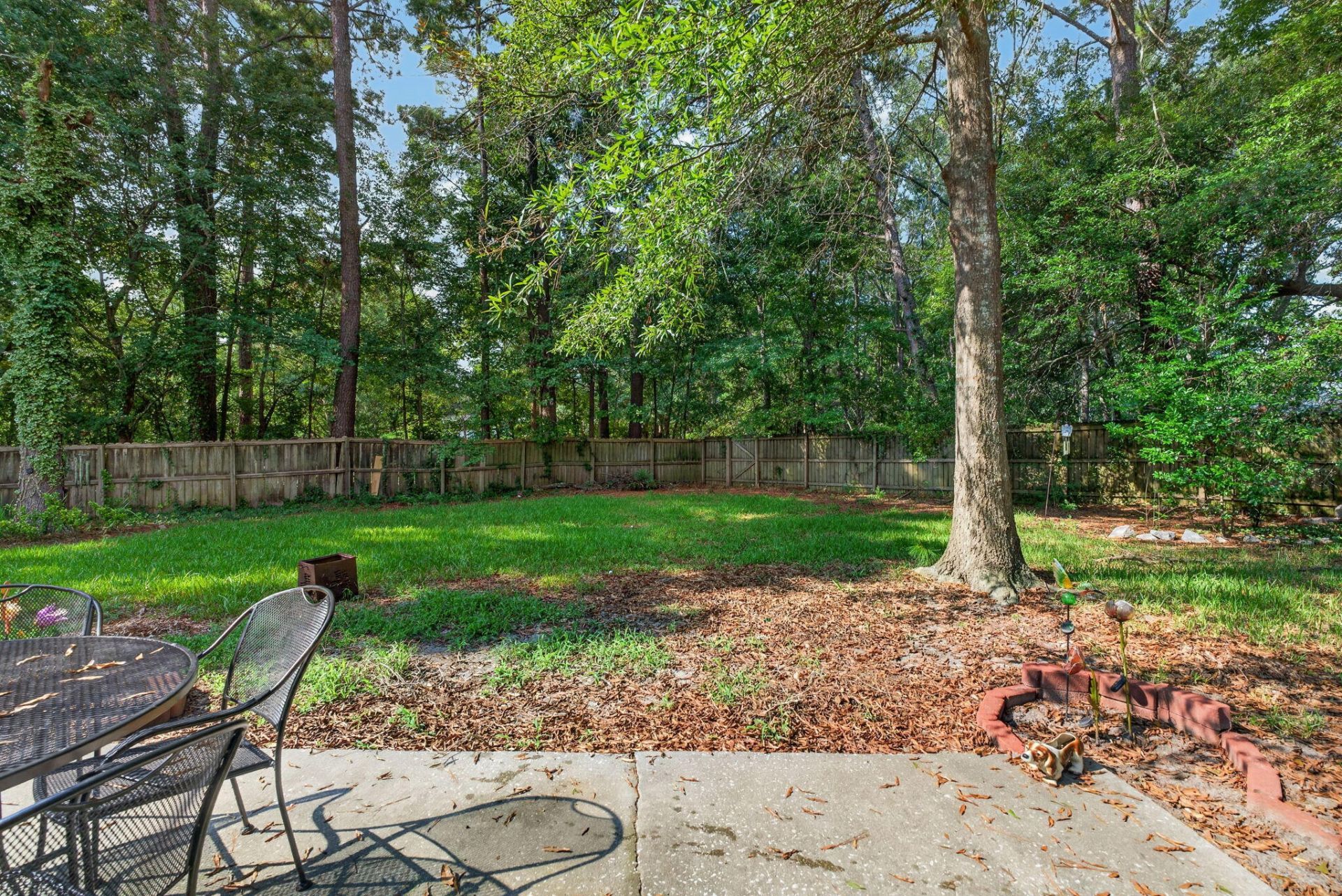 110 Kings Court Photo 24