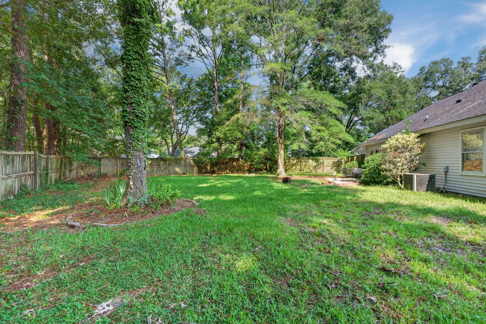 110 Kings Court Photo 26
