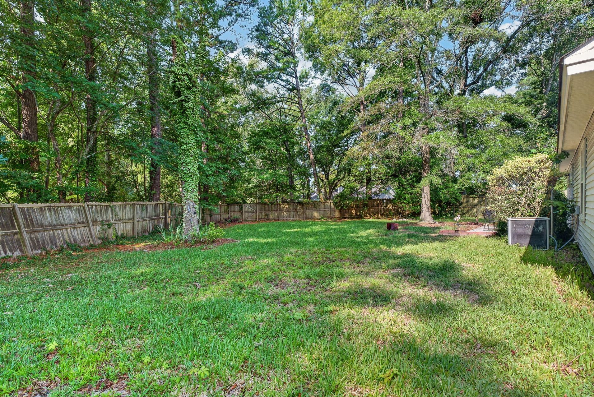 110 Kings Court Photo 27