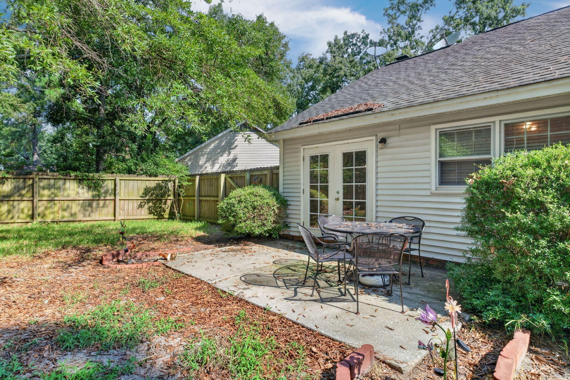 110 Kings Court Photo 28