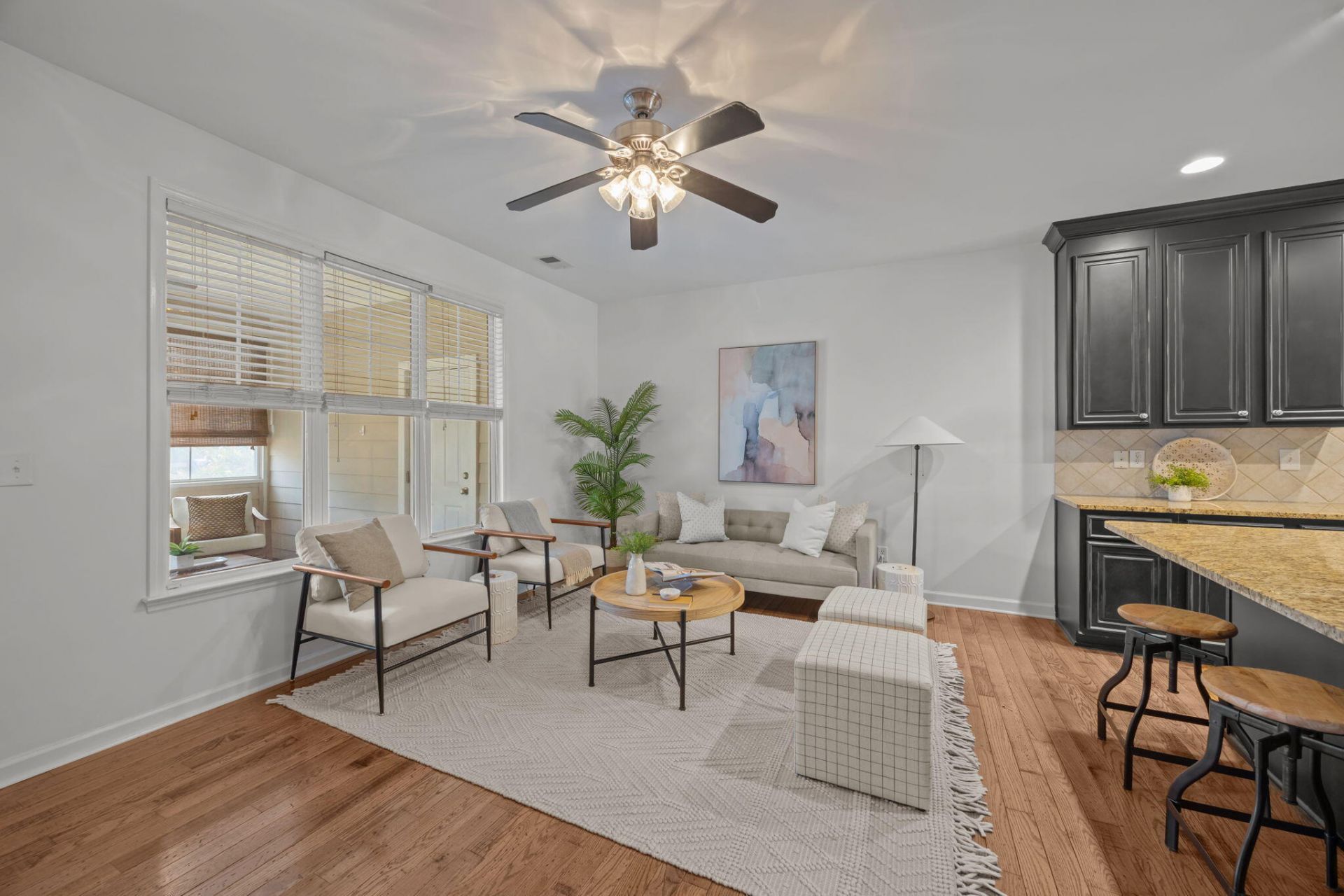 2971 Treadwell Street Photo 4