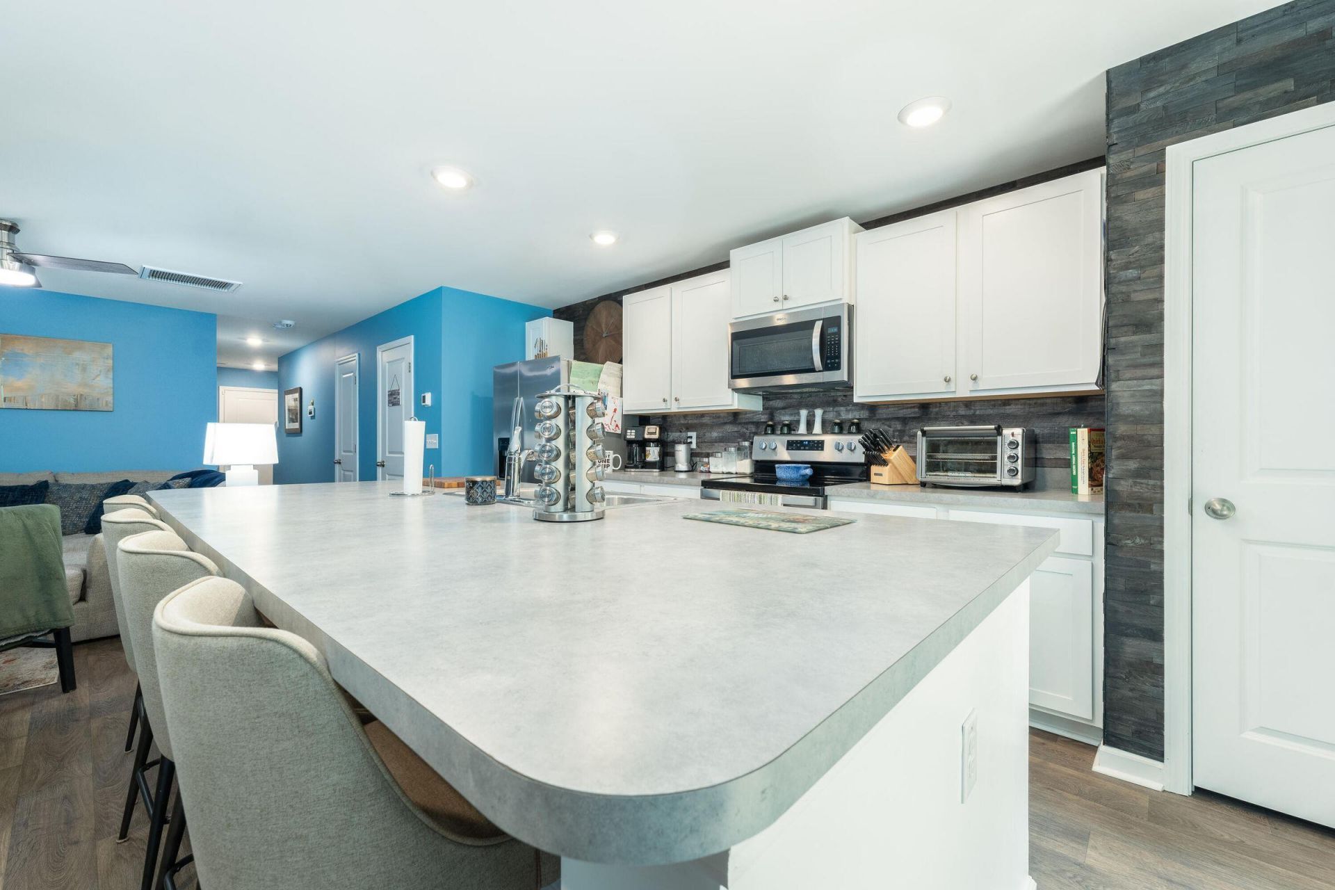 4589 Palm View Circle Photo 5