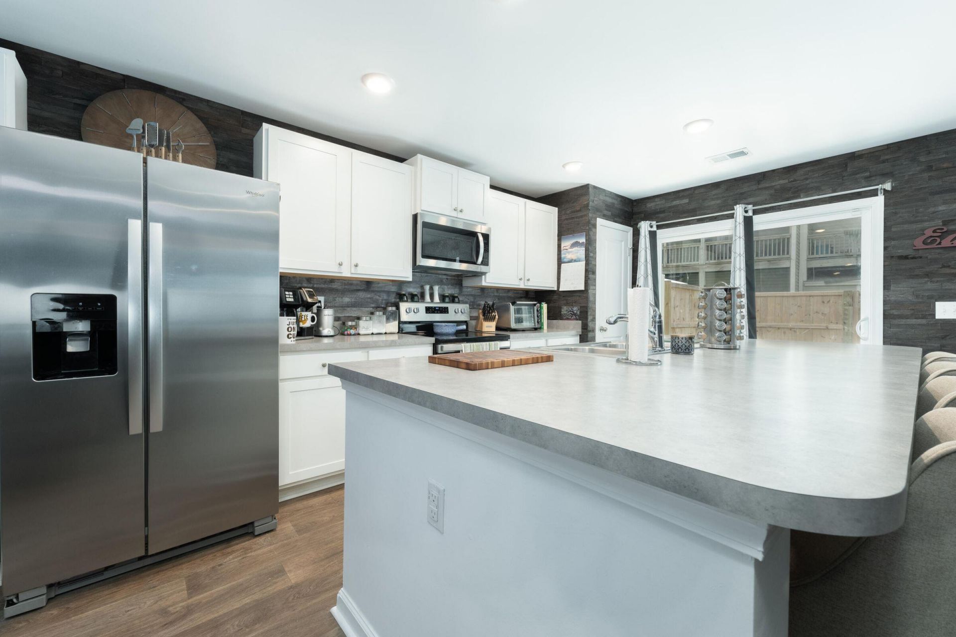 4589 Palm View Circle Photo 6