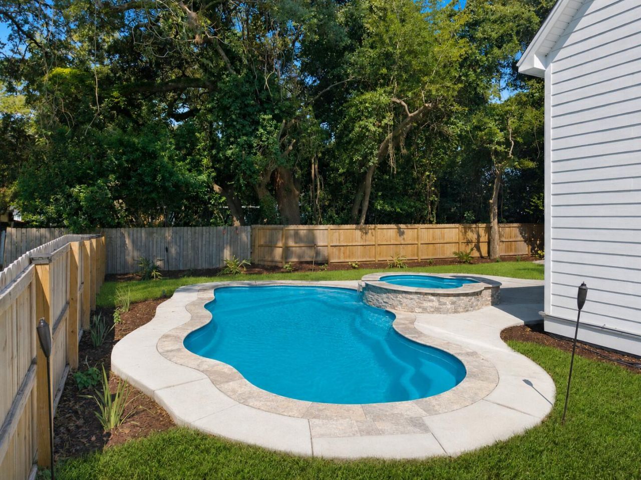 241 Woodland Shores Road Photo 4