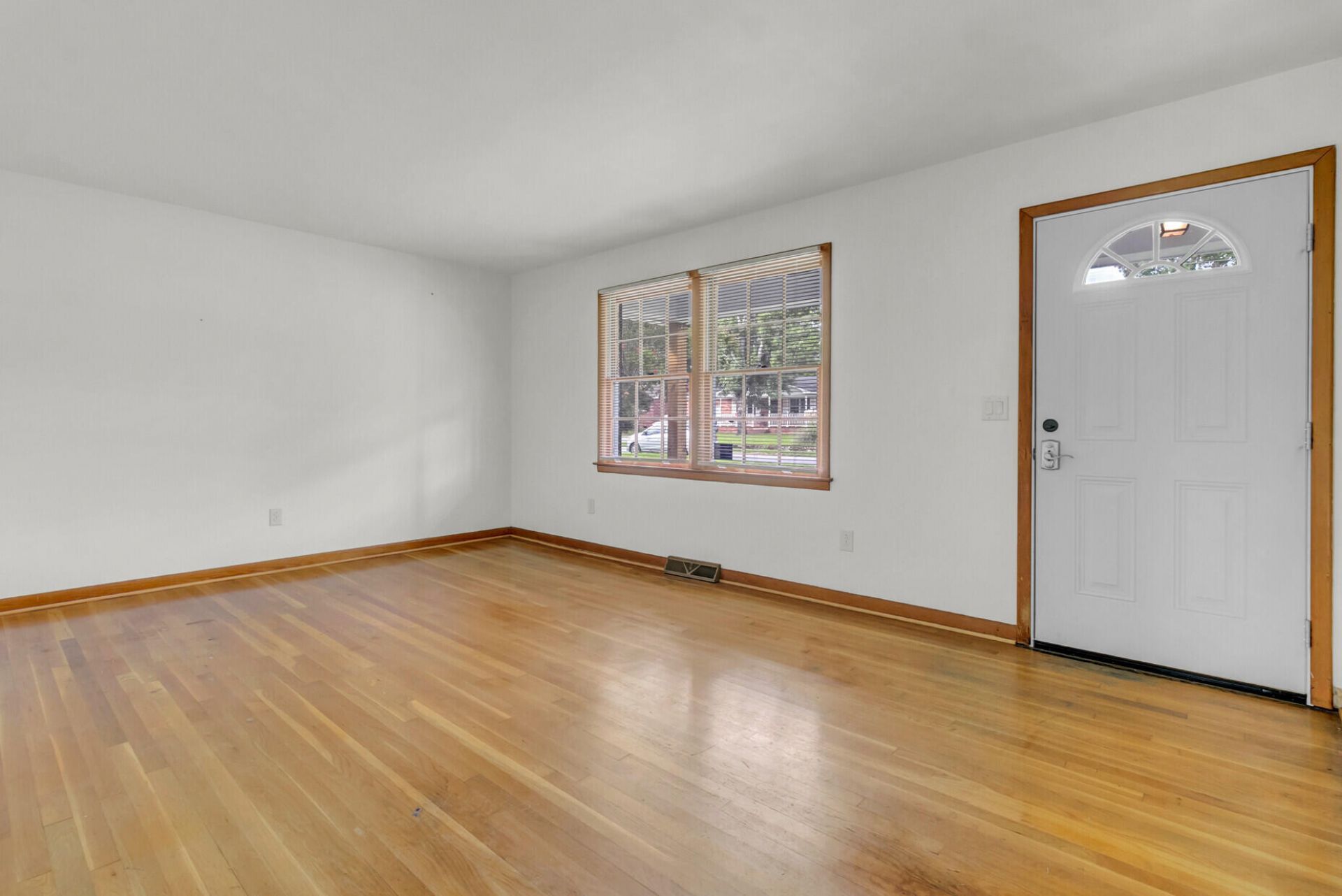 4220 Oakridge Drive Photo 7