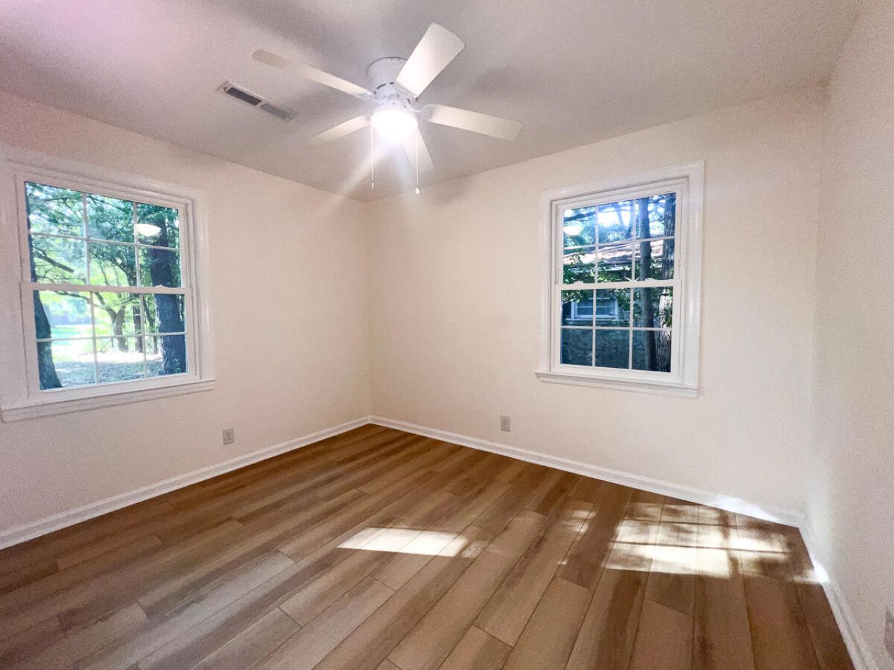 2156 Wood Avenue Photo 12