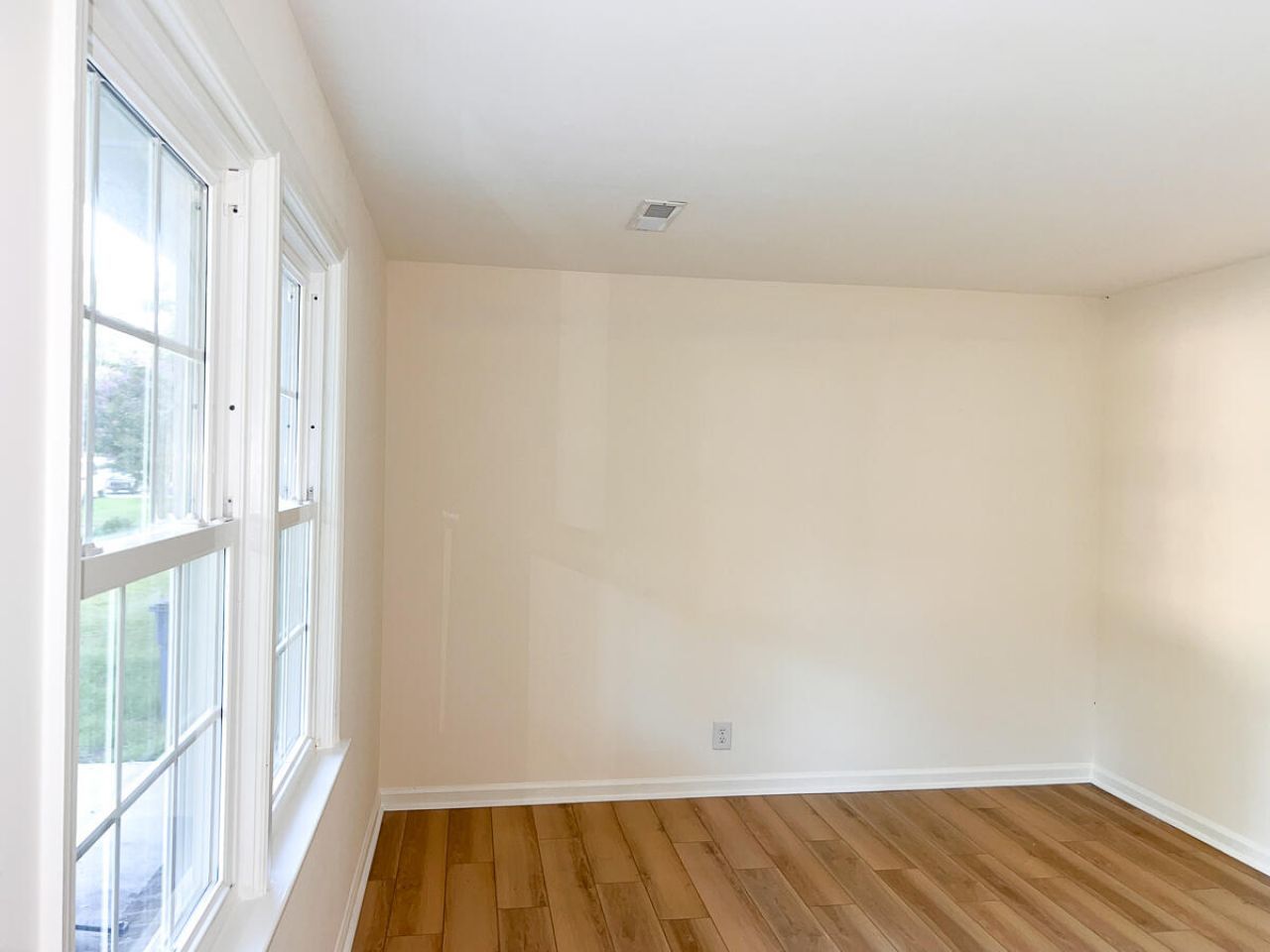 2156 Wood Avenue Photo 4