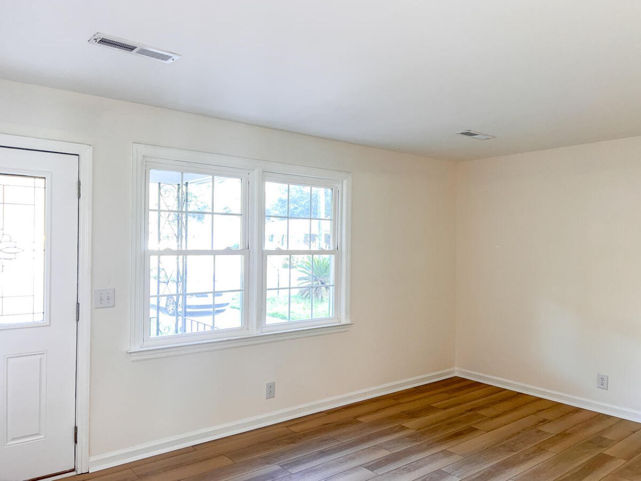 2156 Wood Avenue Photo 5