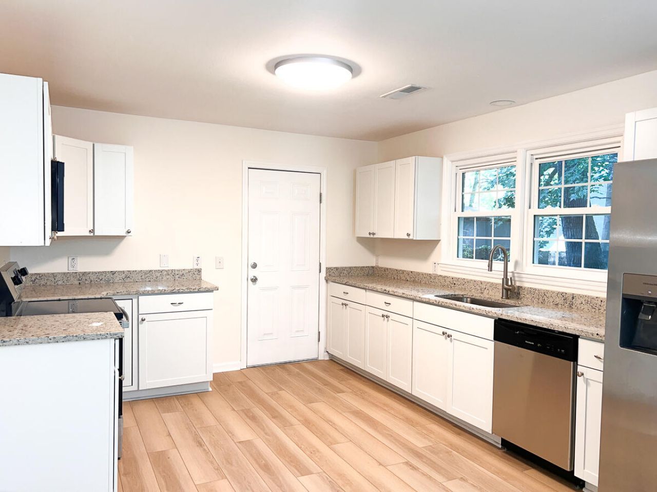 2156 Wood Avenue Photo 6
