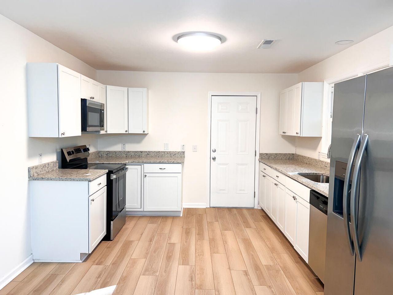 2156 Wood Avenue Photo 7