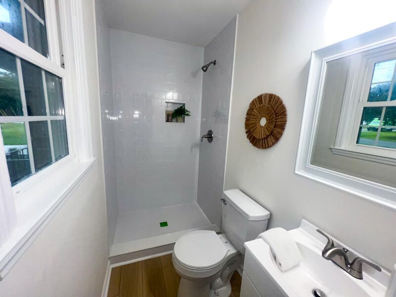 2156 Wood Avenue Photo 9