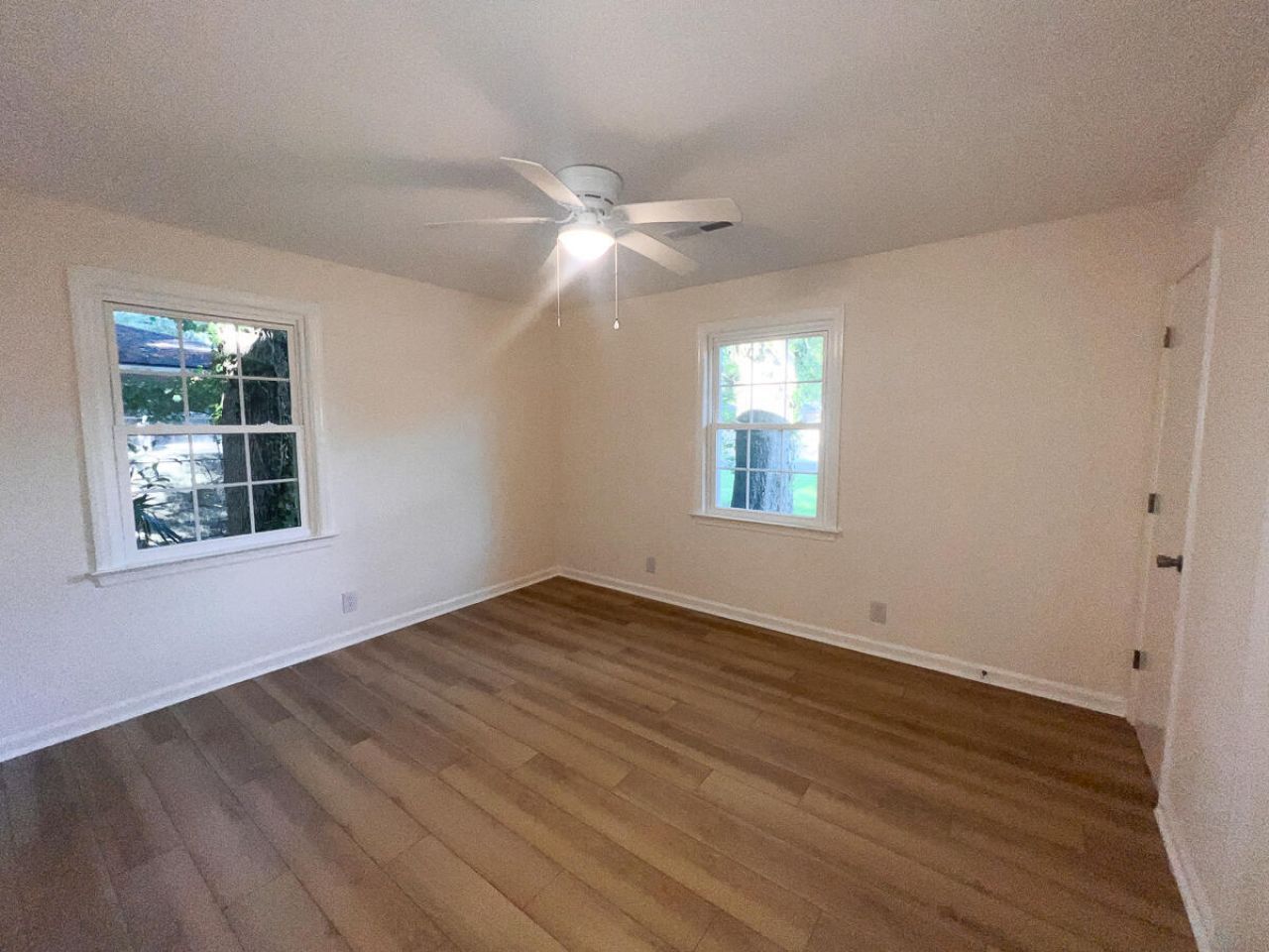 2156 Wood Avenue Photo 9