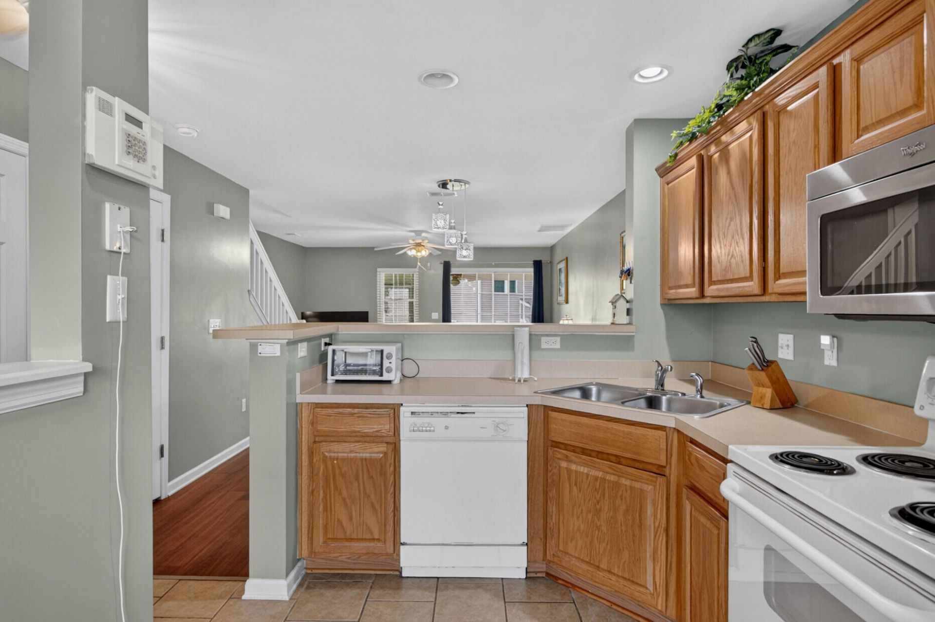 7963 Shadow Oak Drive Photo 9