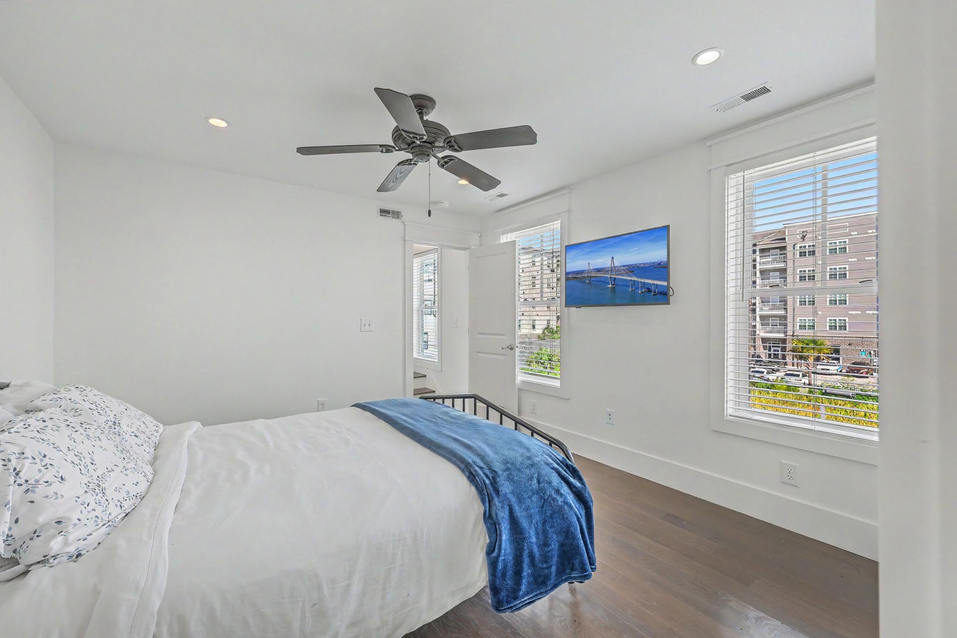 83 Cooper Street Photo 27