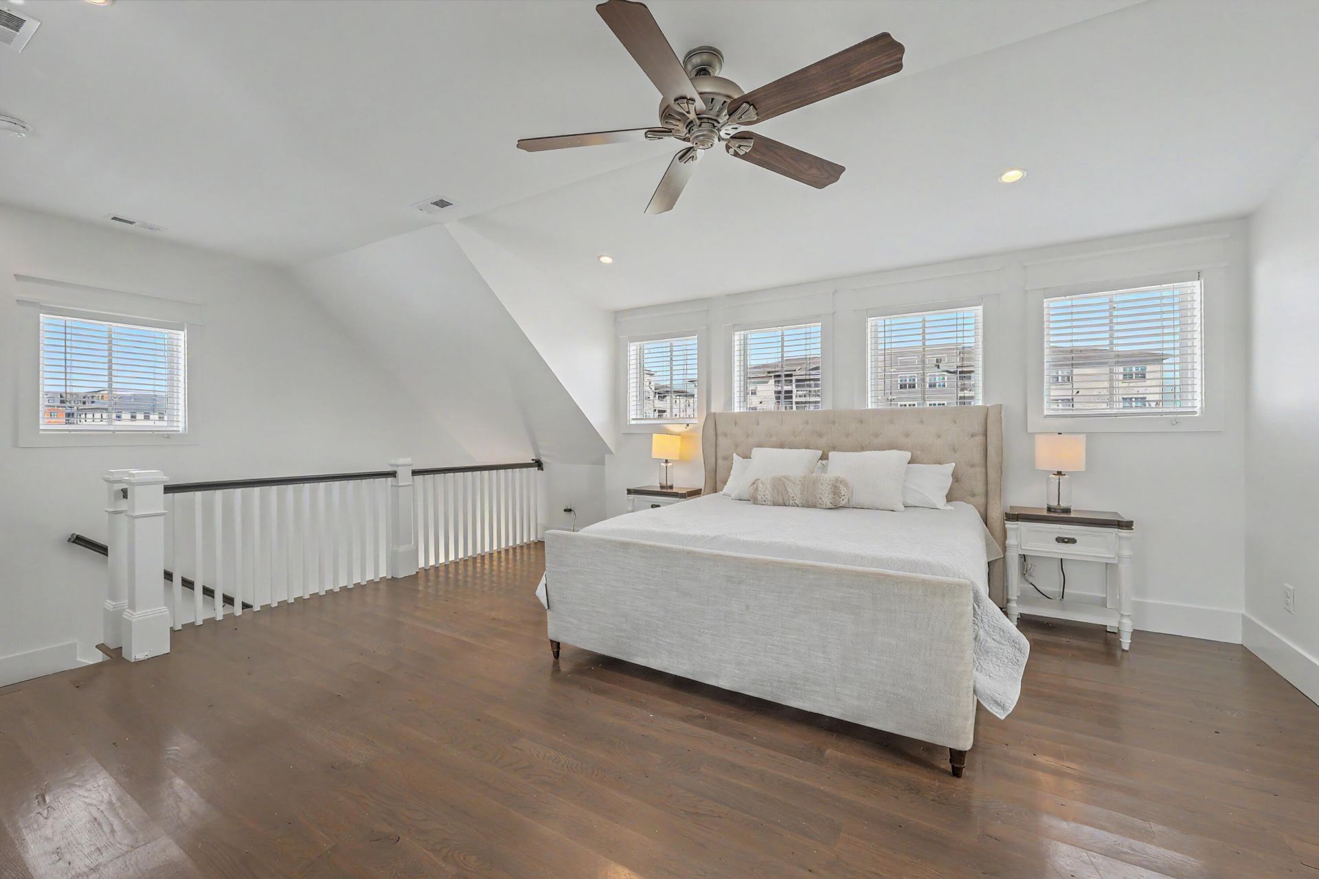 83 Cooper Street Photo 30