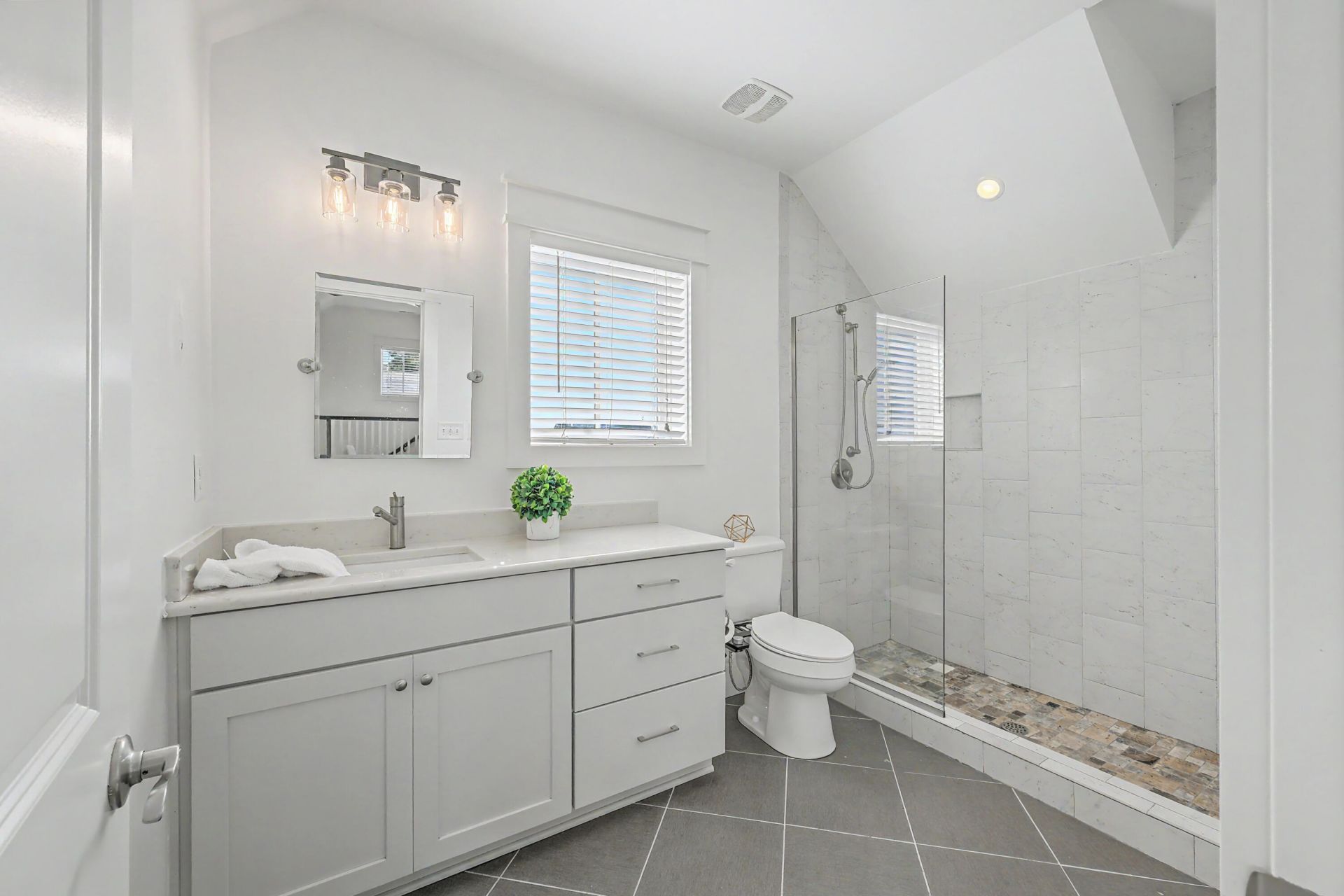 83 Cooper Street Photo 32