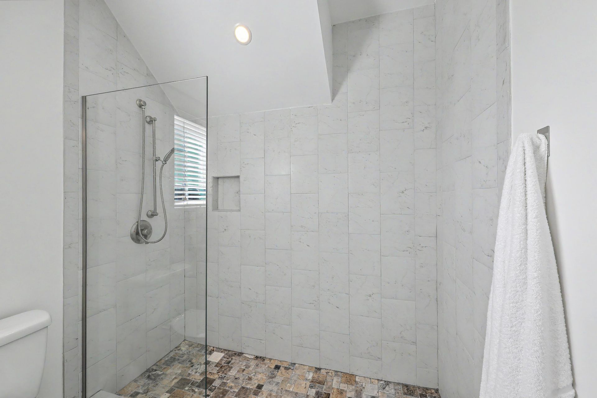 83 Cooper Street Photo 33