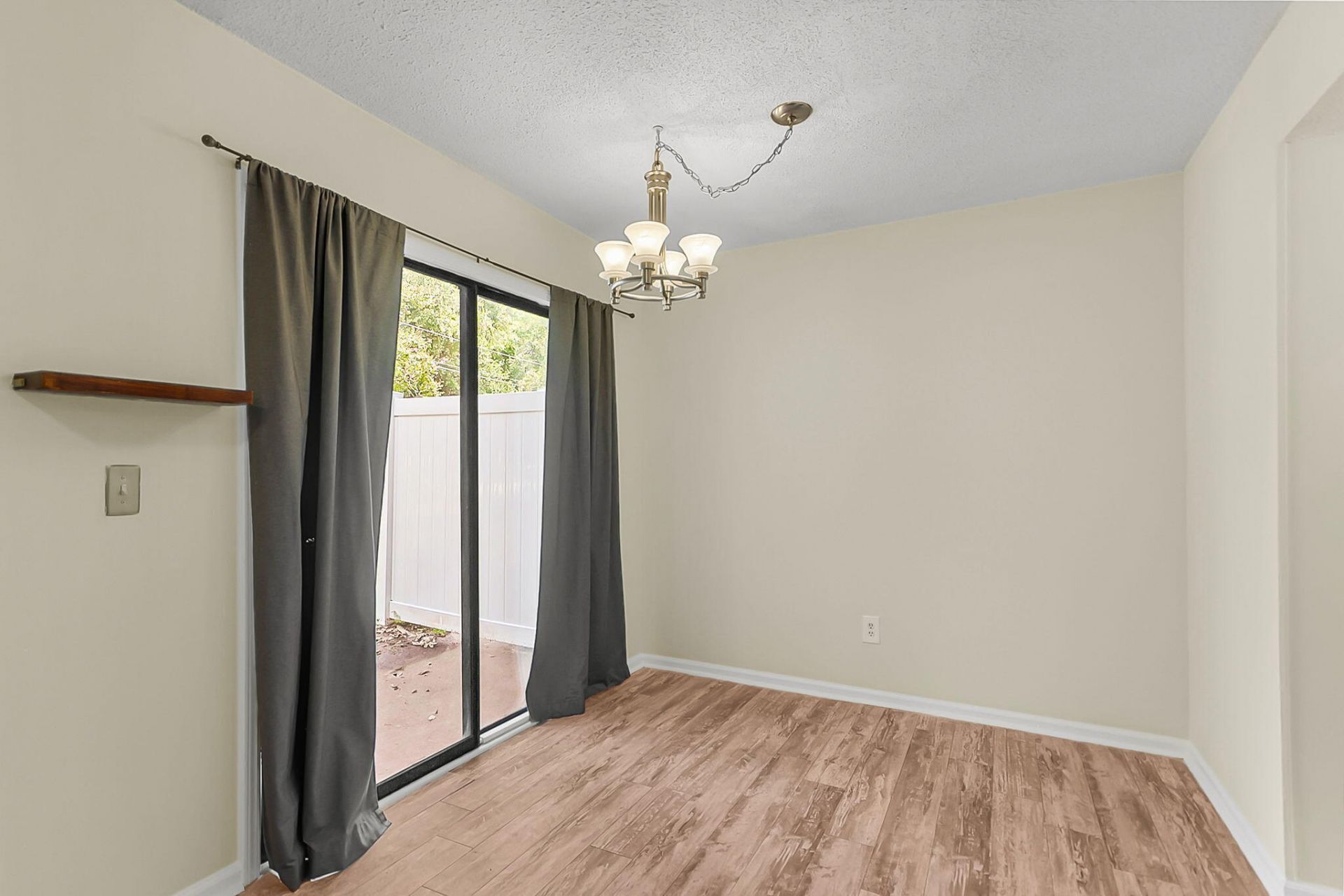 8022 Thelen Street Photo 18