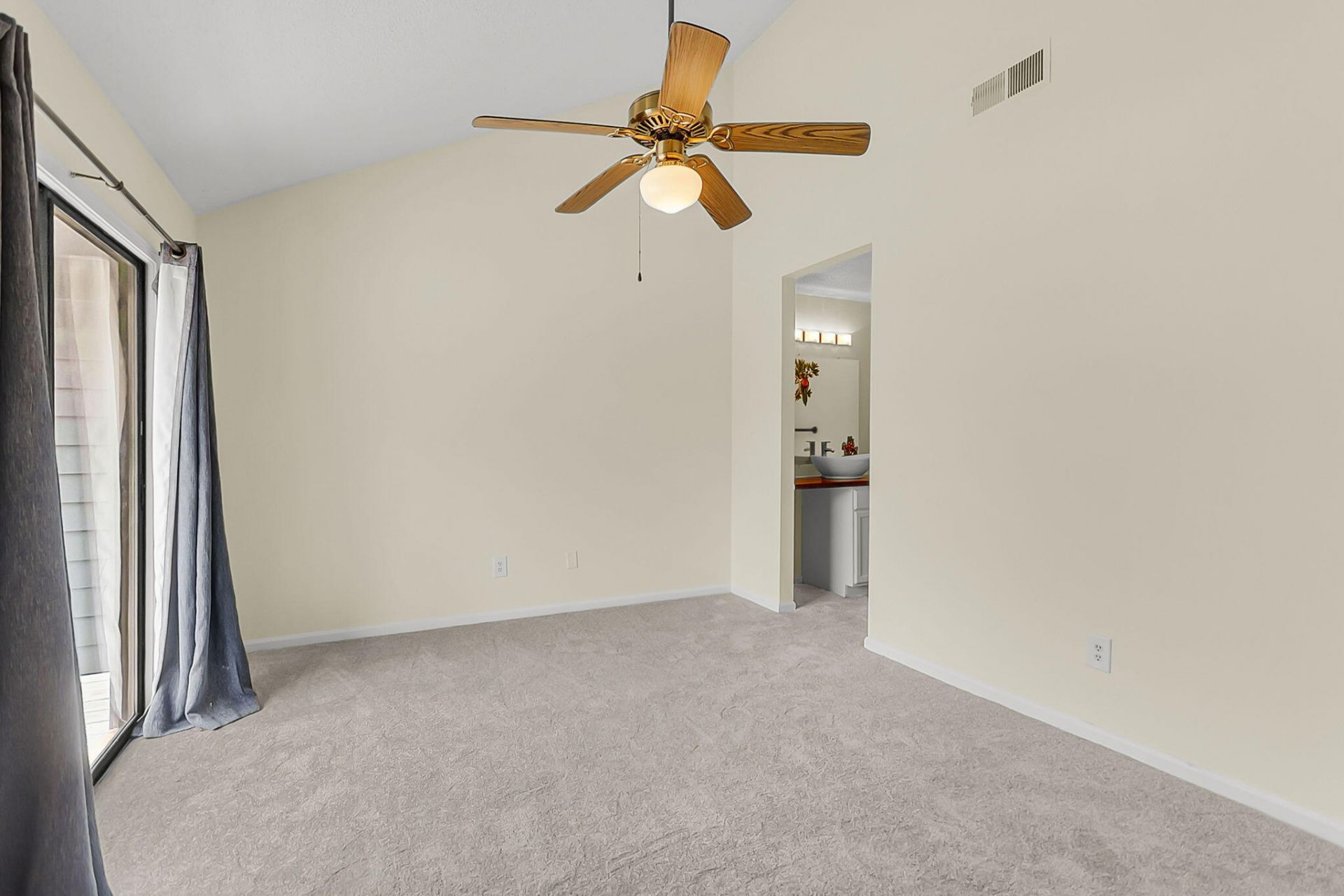 8022 Thelen Street Photo 25