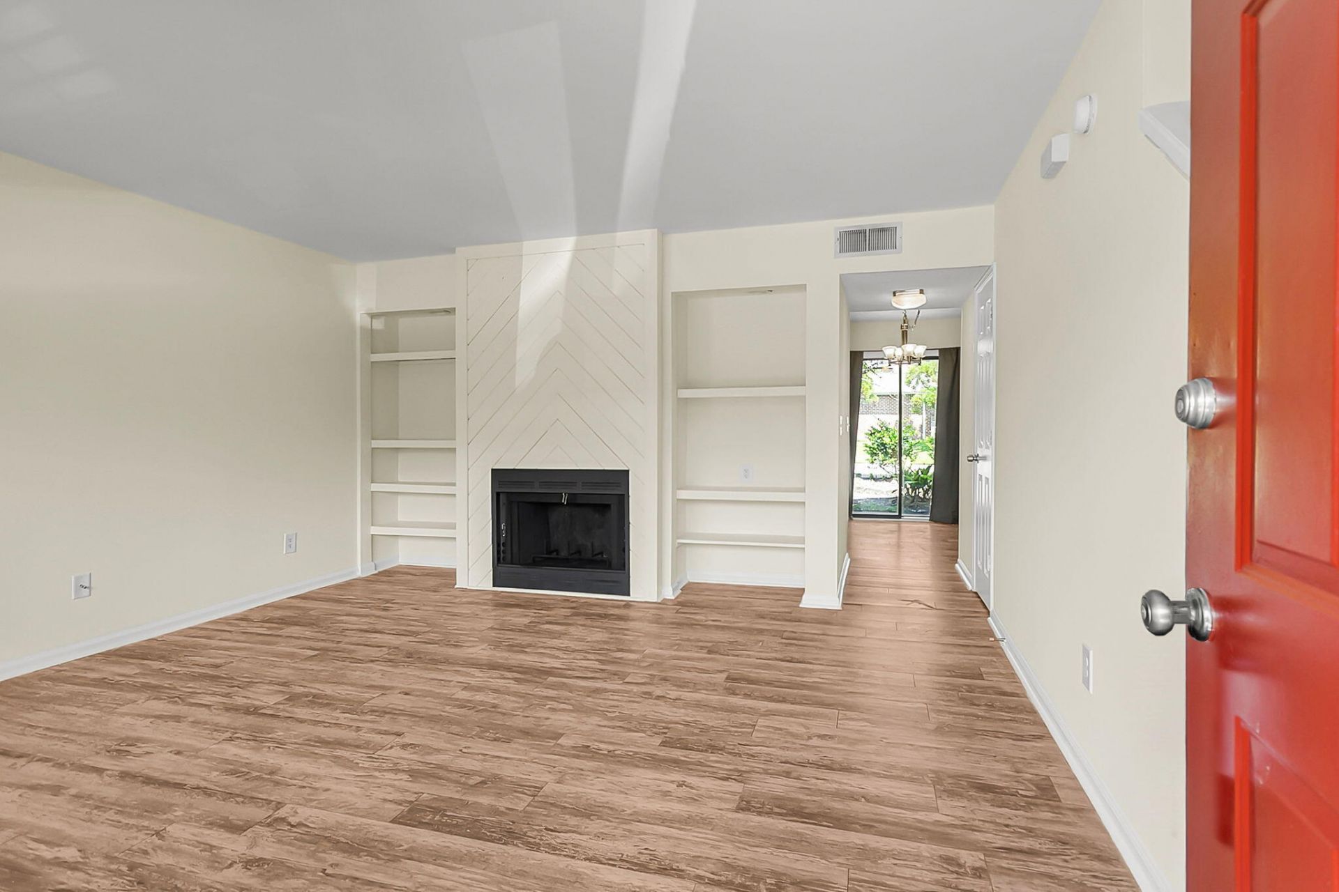 8022 Thelen Street Photo 4