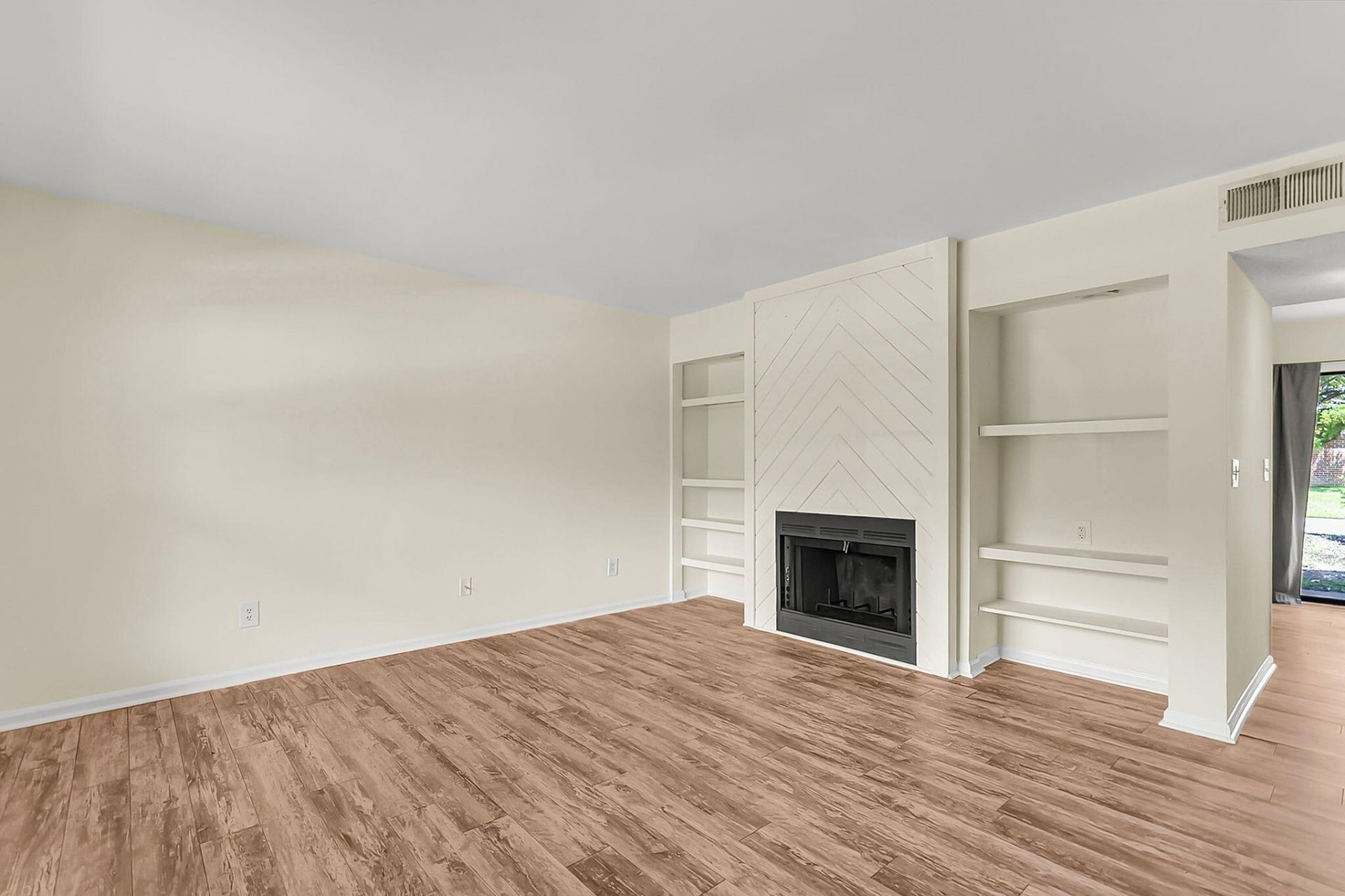 8022 Thelen Street Photo 5