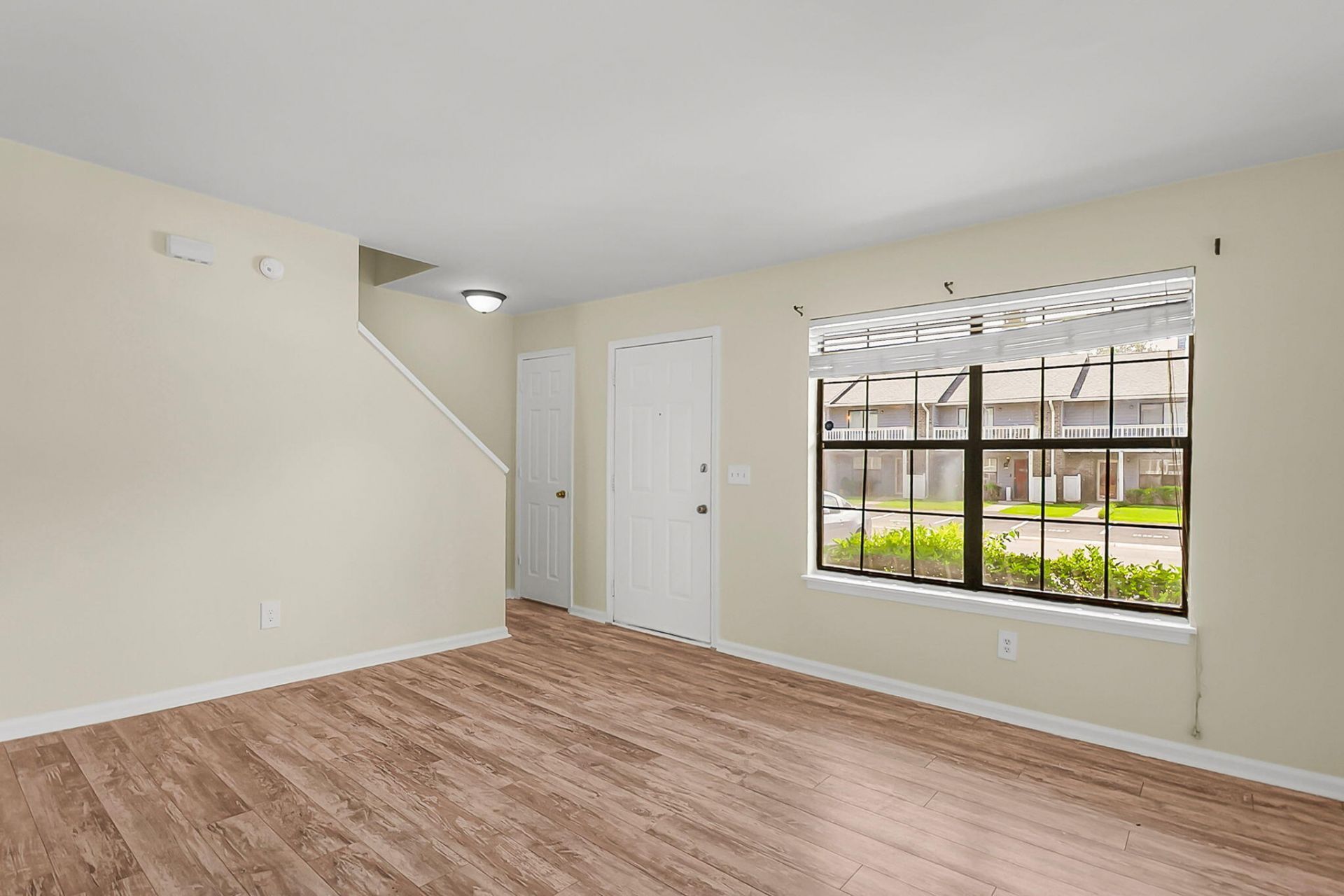 8022 Thelen Street Photo 8