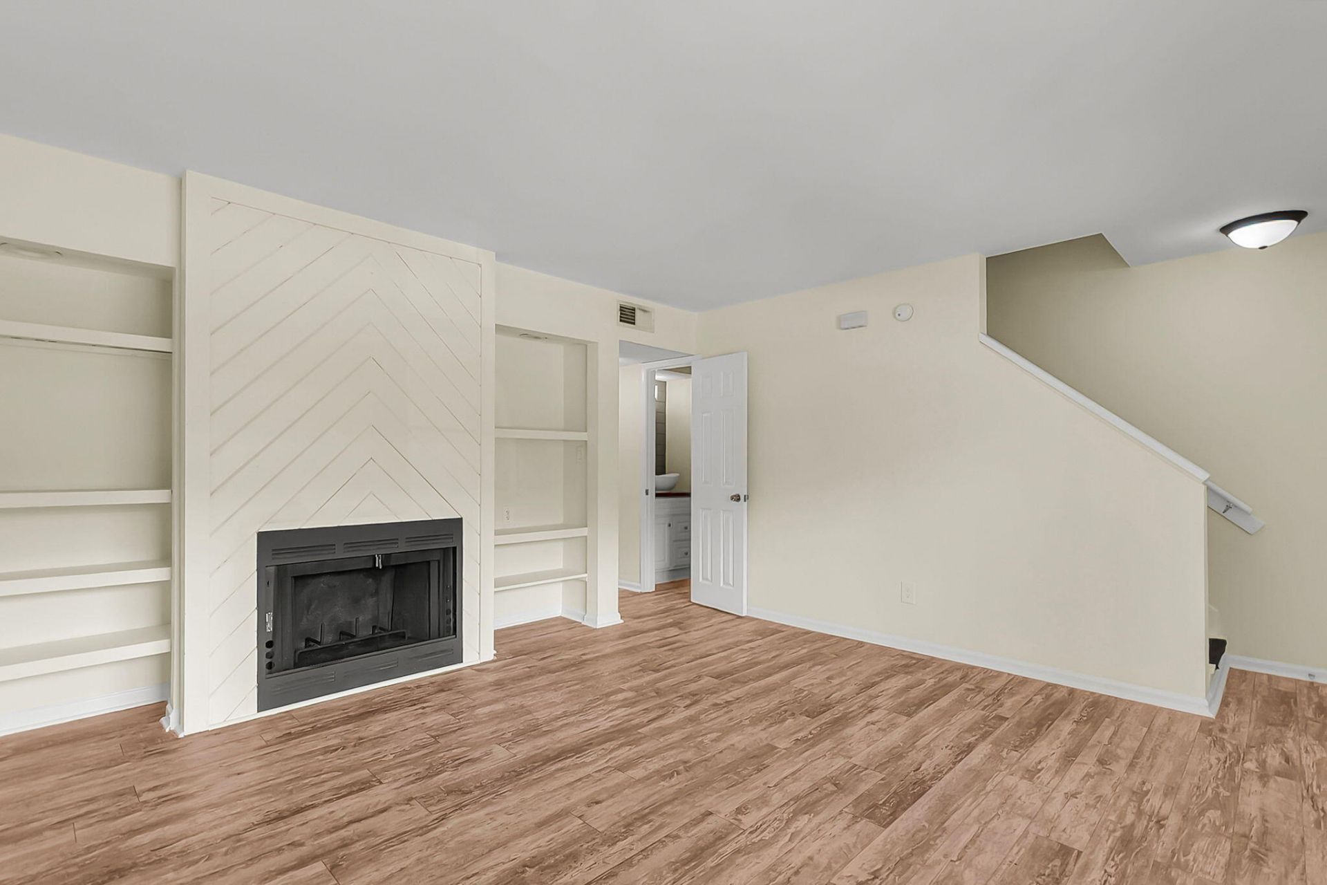8022 Thelen Street Photo 9