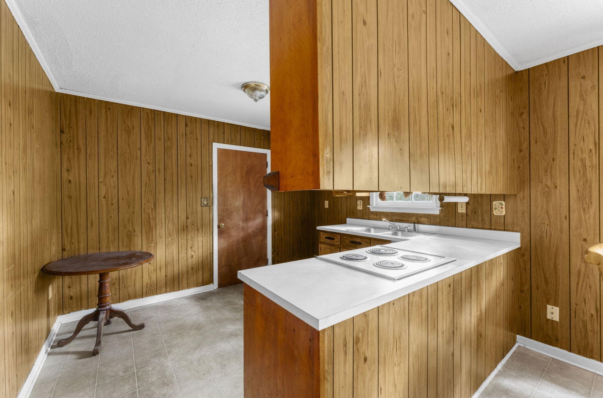 7748 Nellview Drive Photo 8